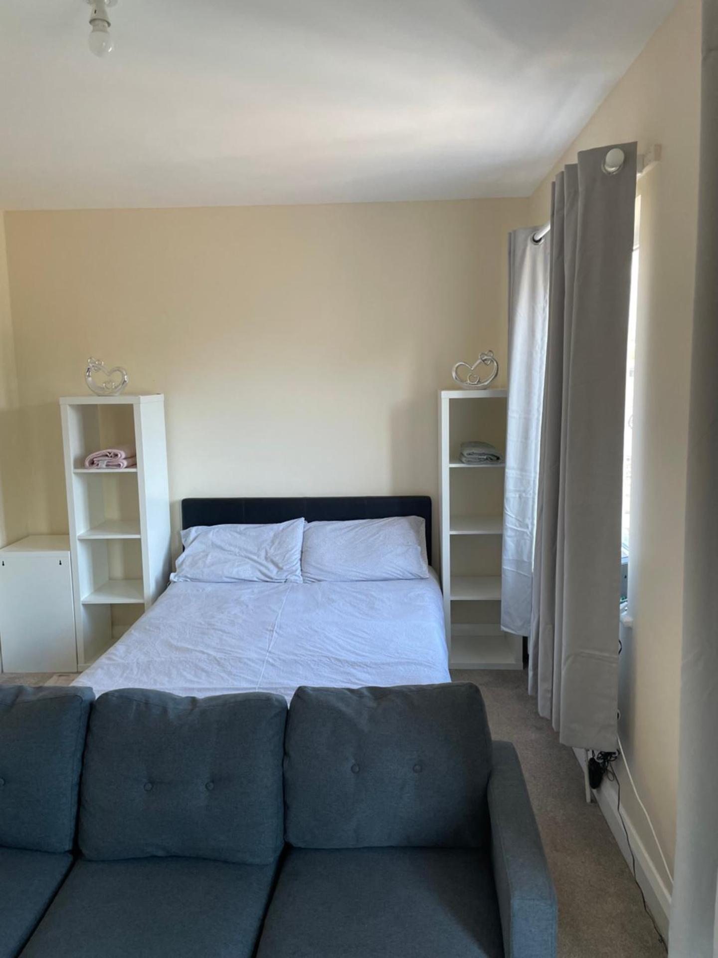 Private Rooms In A Cheerful 4-Bedroom Town House