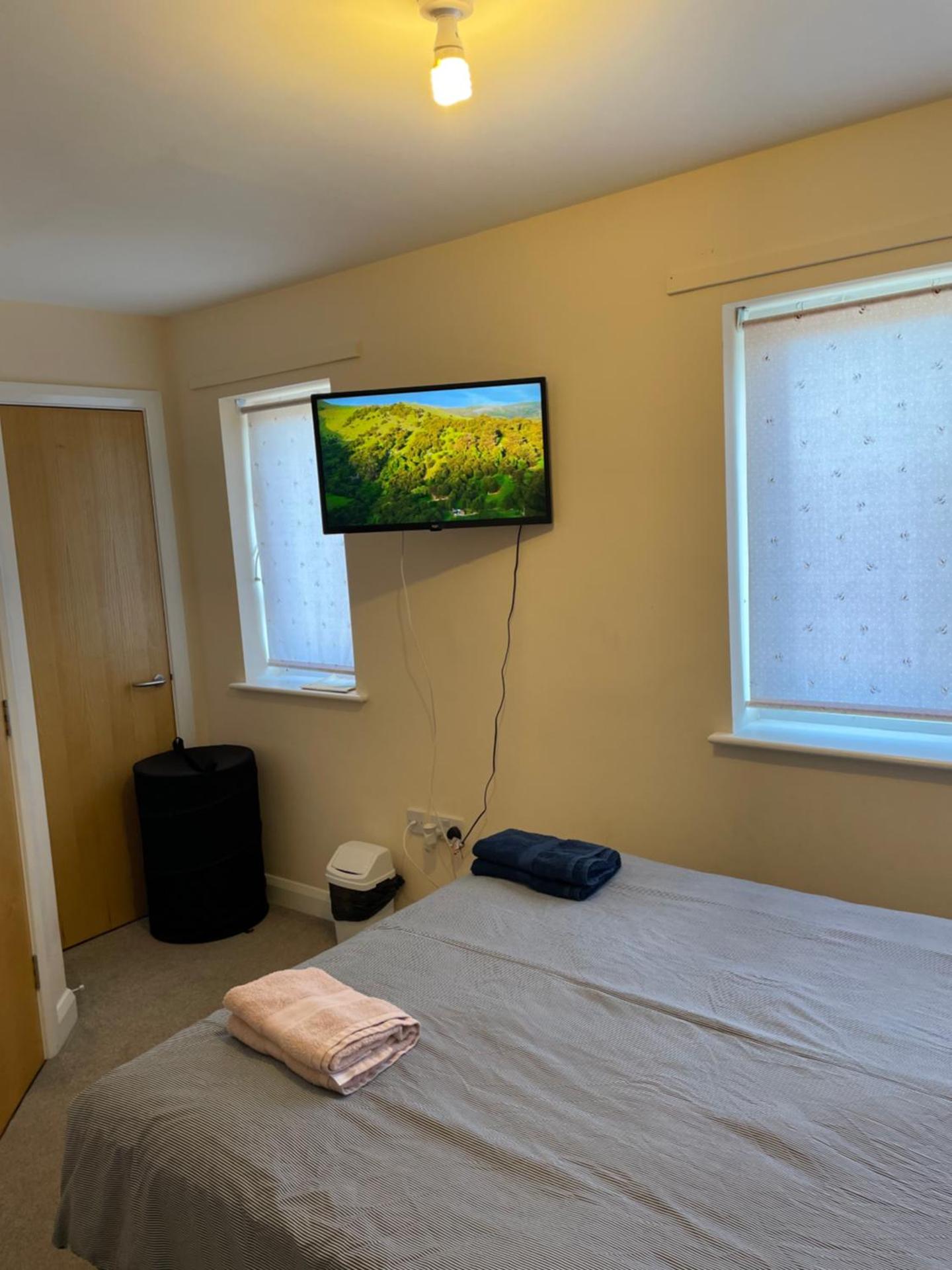 Private Rooms In A Cheerful 4-Bedroom Town House