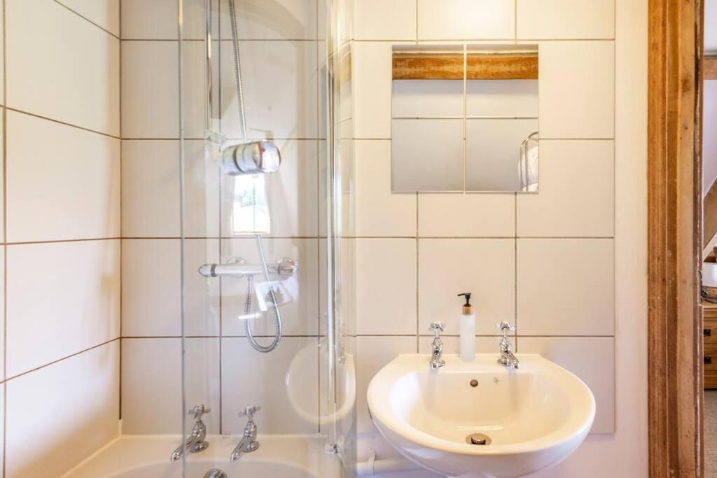 Beech Cottage, spacious rural retreat