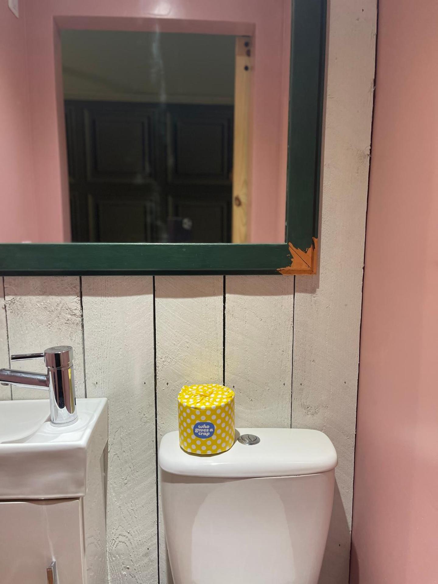 Top House -Stylish property in village location