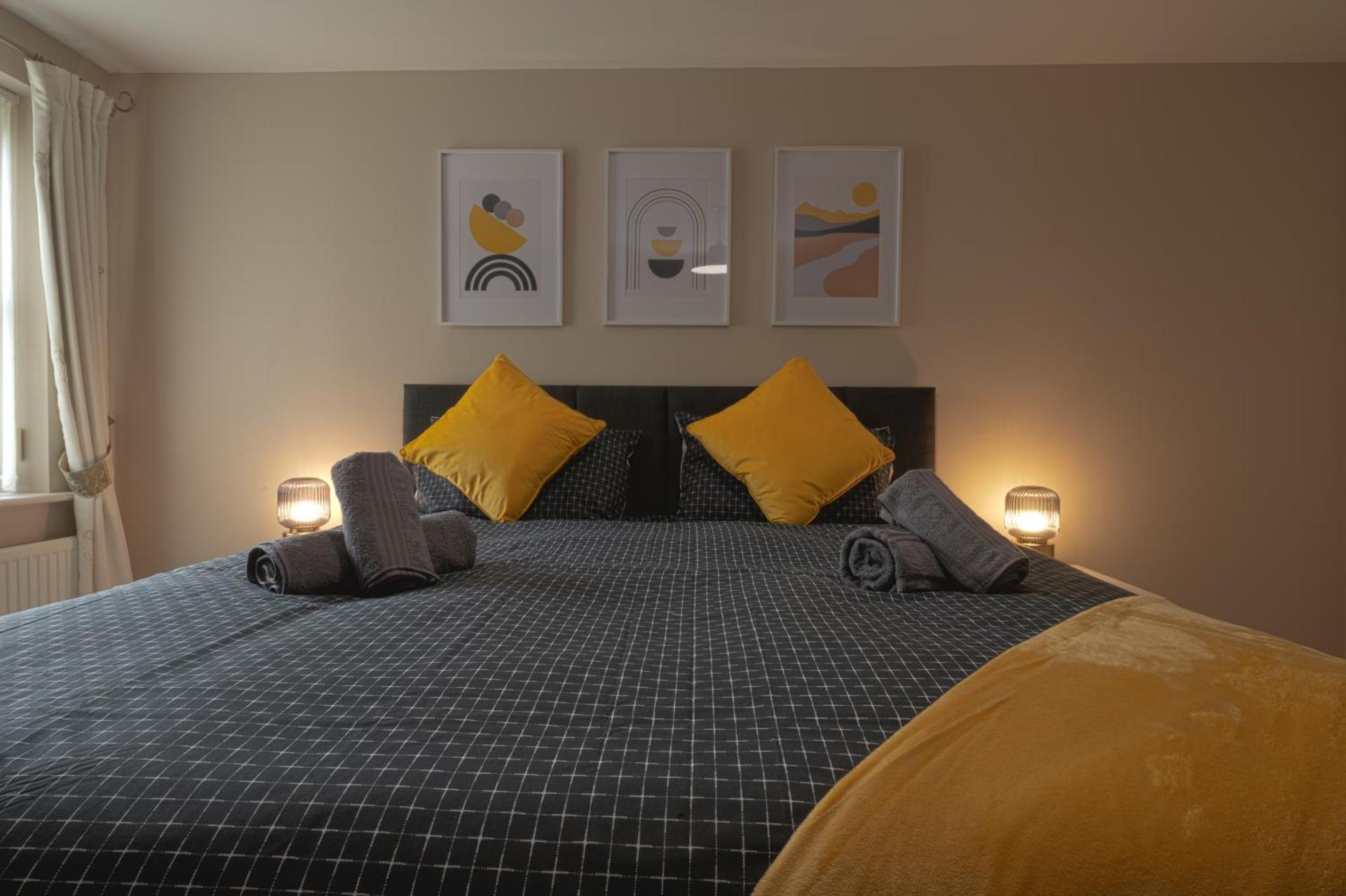 Luxury 2-bedroom 2-bathroom city centre apartment