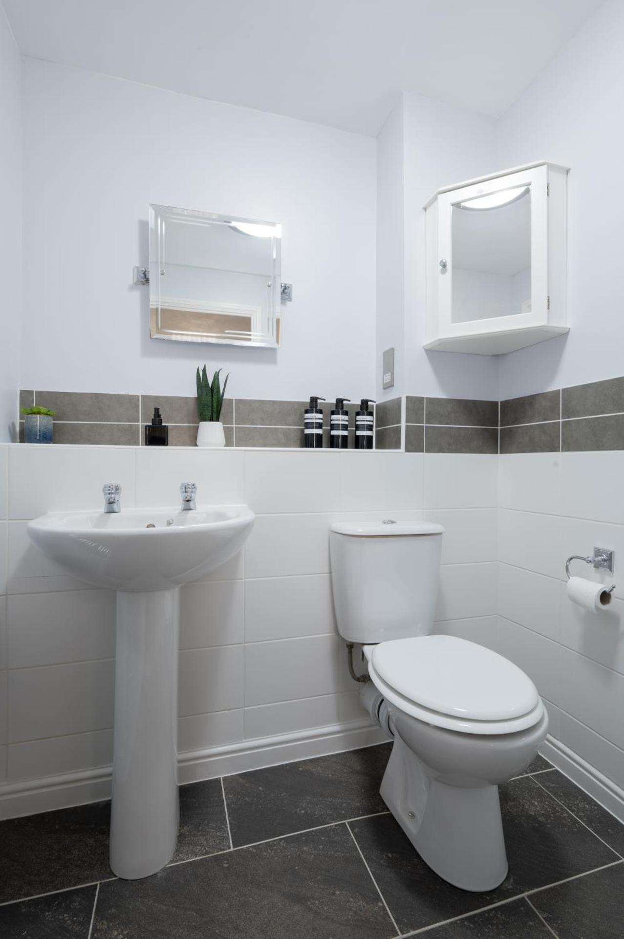 Luxury 2-bedroom 2-bathroom city centre apartment