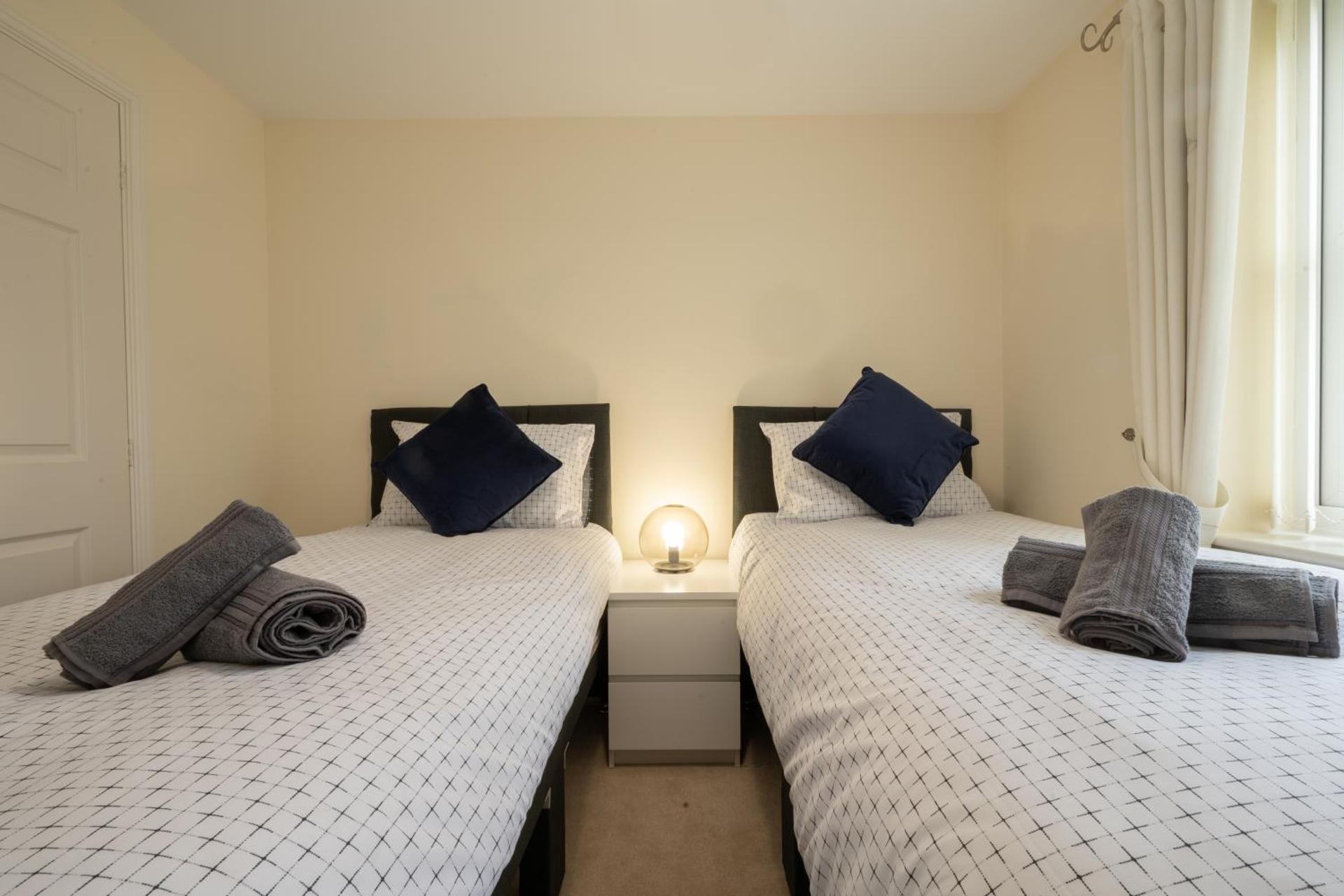 Luxury 2-bedroom 2-bathroom city centre apartment