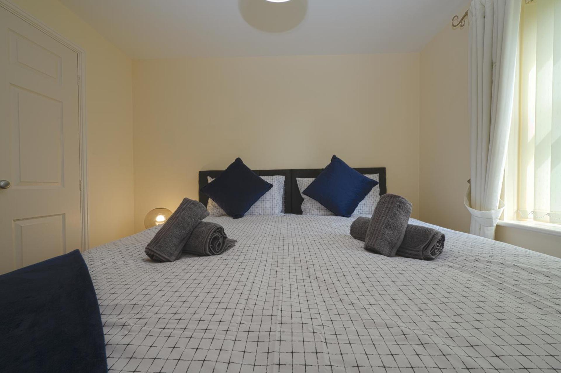 Luxury 2-bedroom 2-bathroom city centre apartment