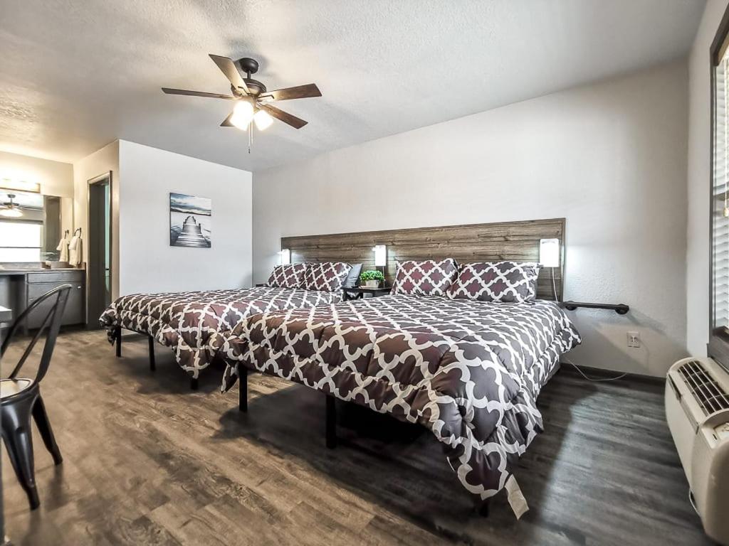 Valley Cabins Double Queen Hotel Room