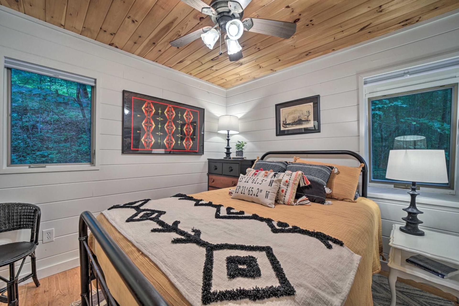 Highlands Cabin on Buck Creek about 8 Mi to Town!