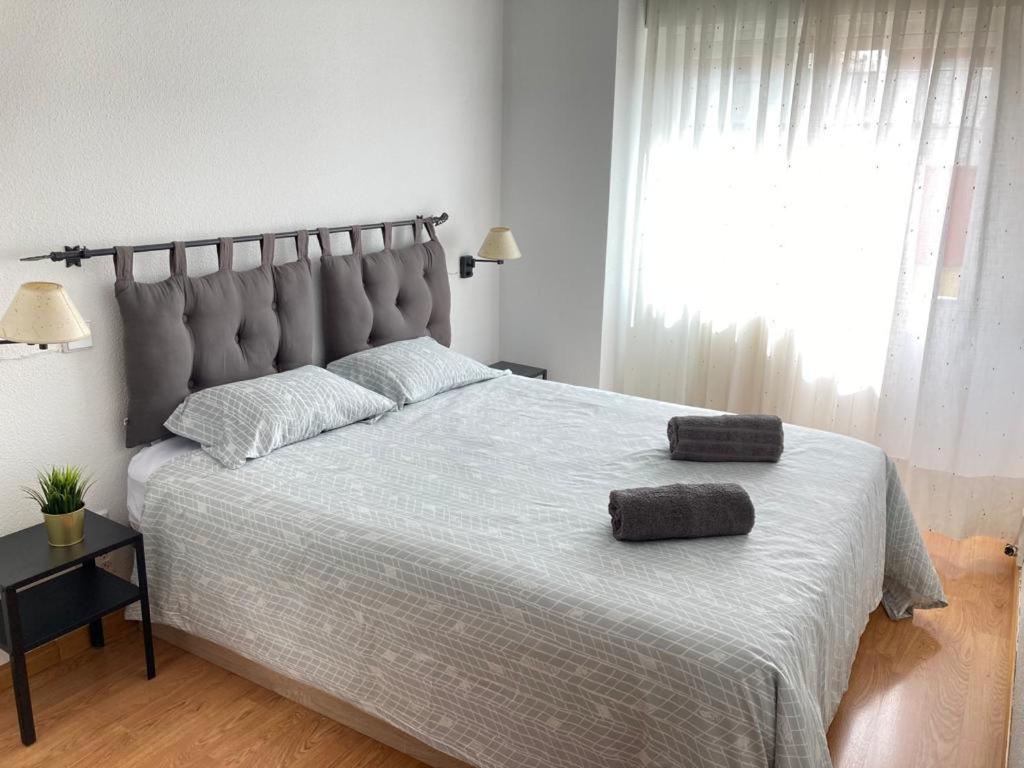 Apartamento grande, 2 dormitorios, garaje gratis