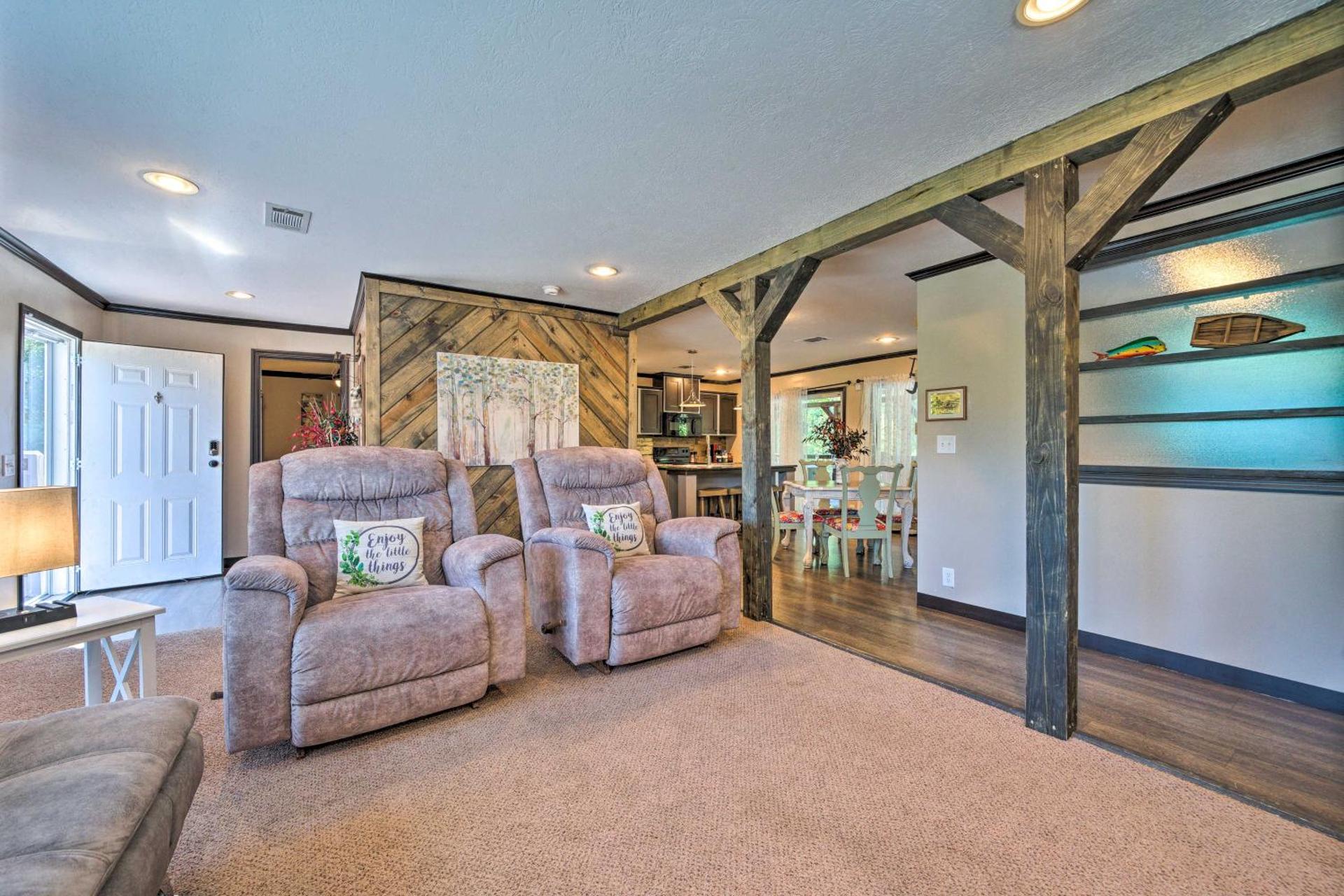 Pet-Friendly Home with Deck in Broken Bow!