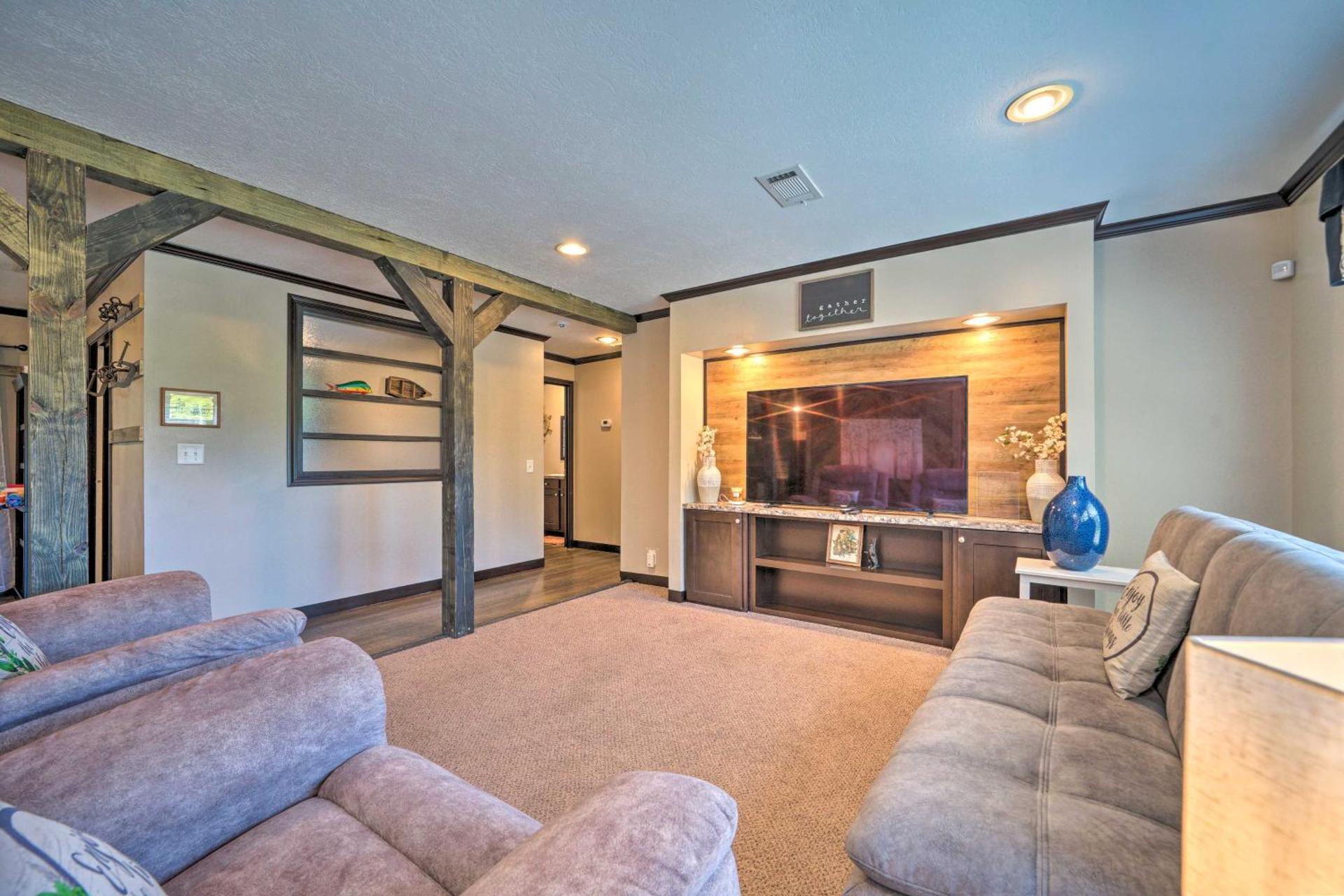 Pet-Friendly Home with Deck in Broken Bow!