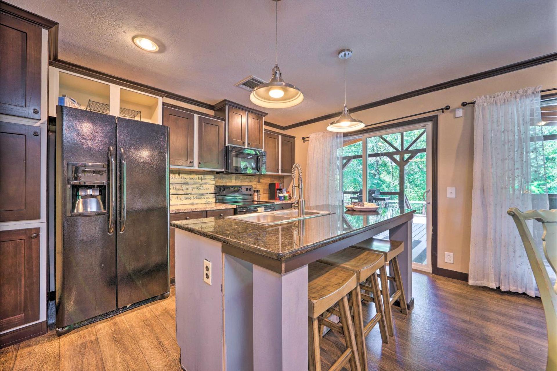 Pet-Friendly Home with Deck in Broken Bow!