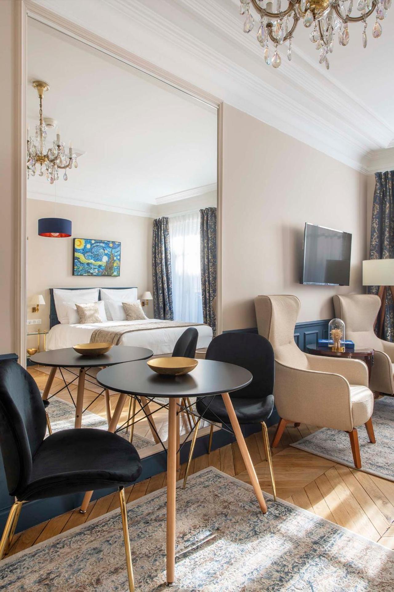 Communal lounge/ TV room