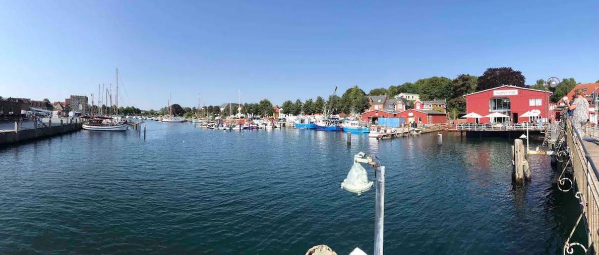 Im Bademantel an den Strand - mit Terrasse