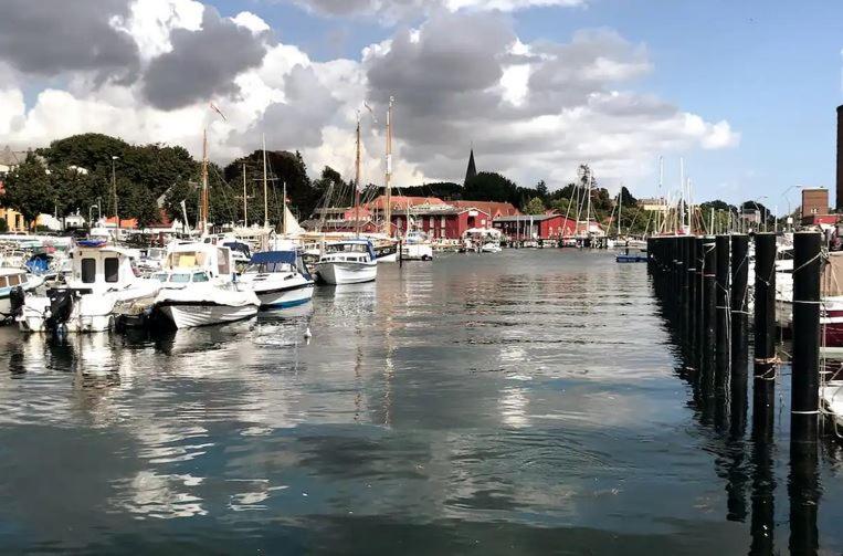 Im Bademantel an den Strand - mit Terrasse