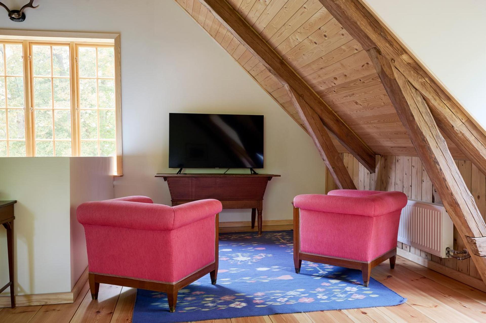 Communal lounge/ TV room