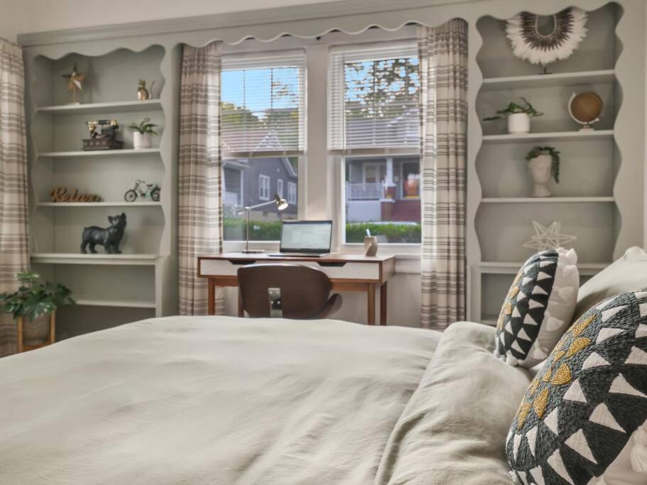 MidCentury Mod Suite, Hudson River/Mt Beacon Views