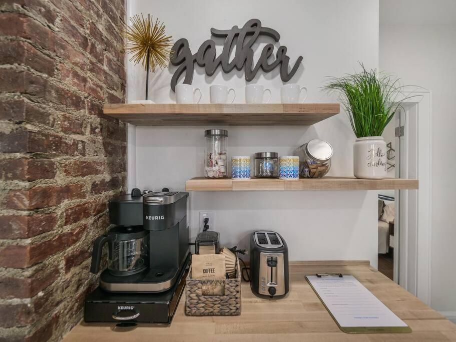 MidCentury Mod Suite, Hudson River/Mt Beacon Views