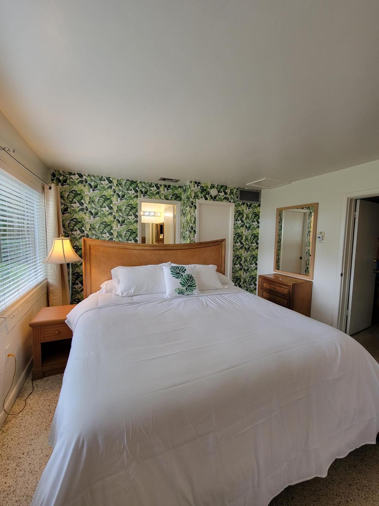 Tropical Marina & Resort on Lake Beresford