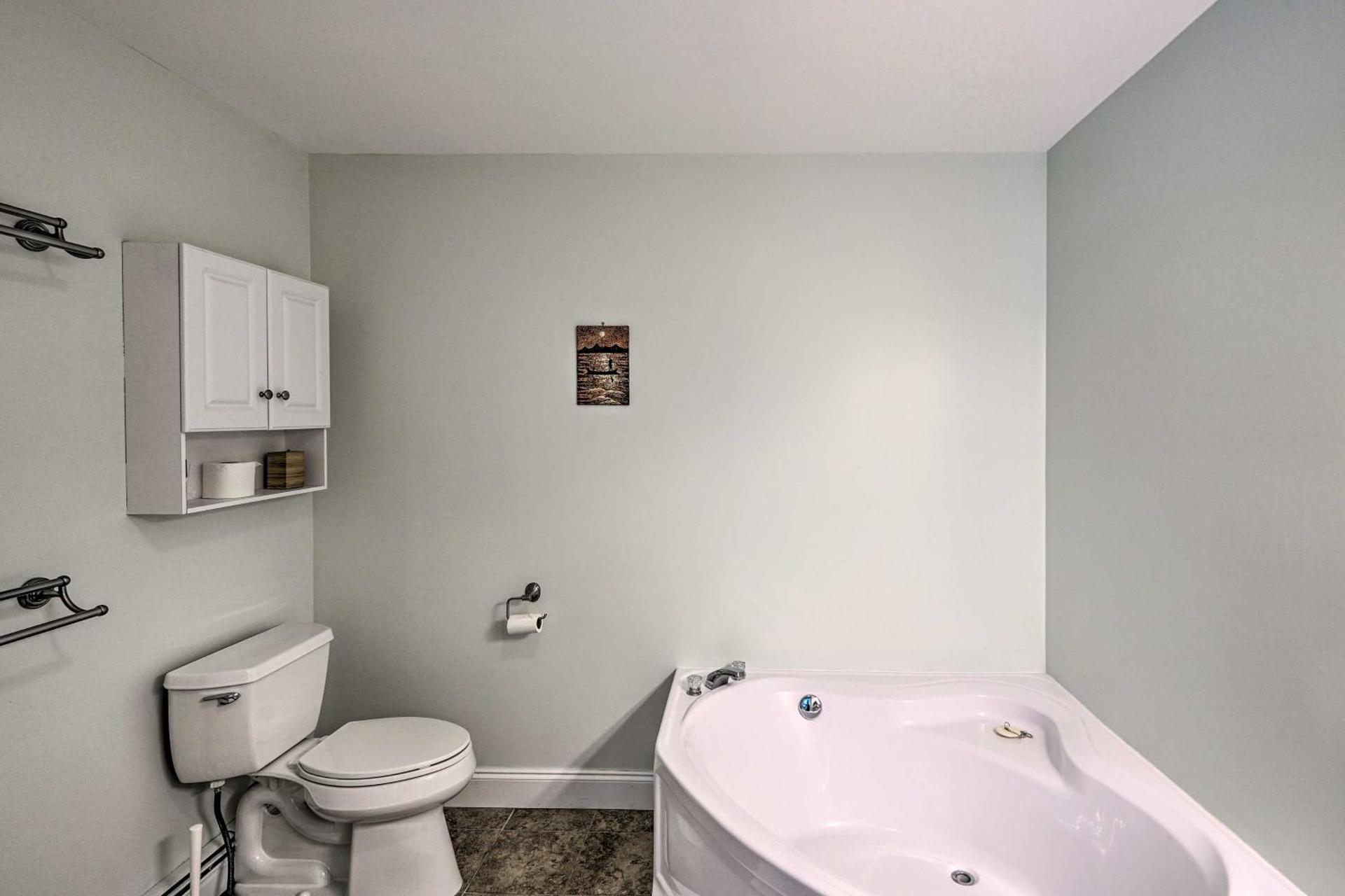 Peaceful Athens Retreat at Sleepy Hollow Lake