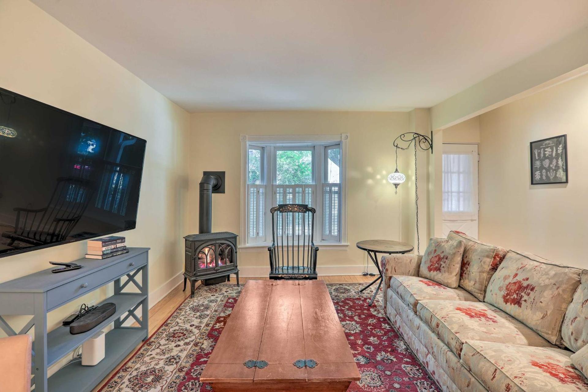 Charming Lambertville Retreat - 1 Mi to River!