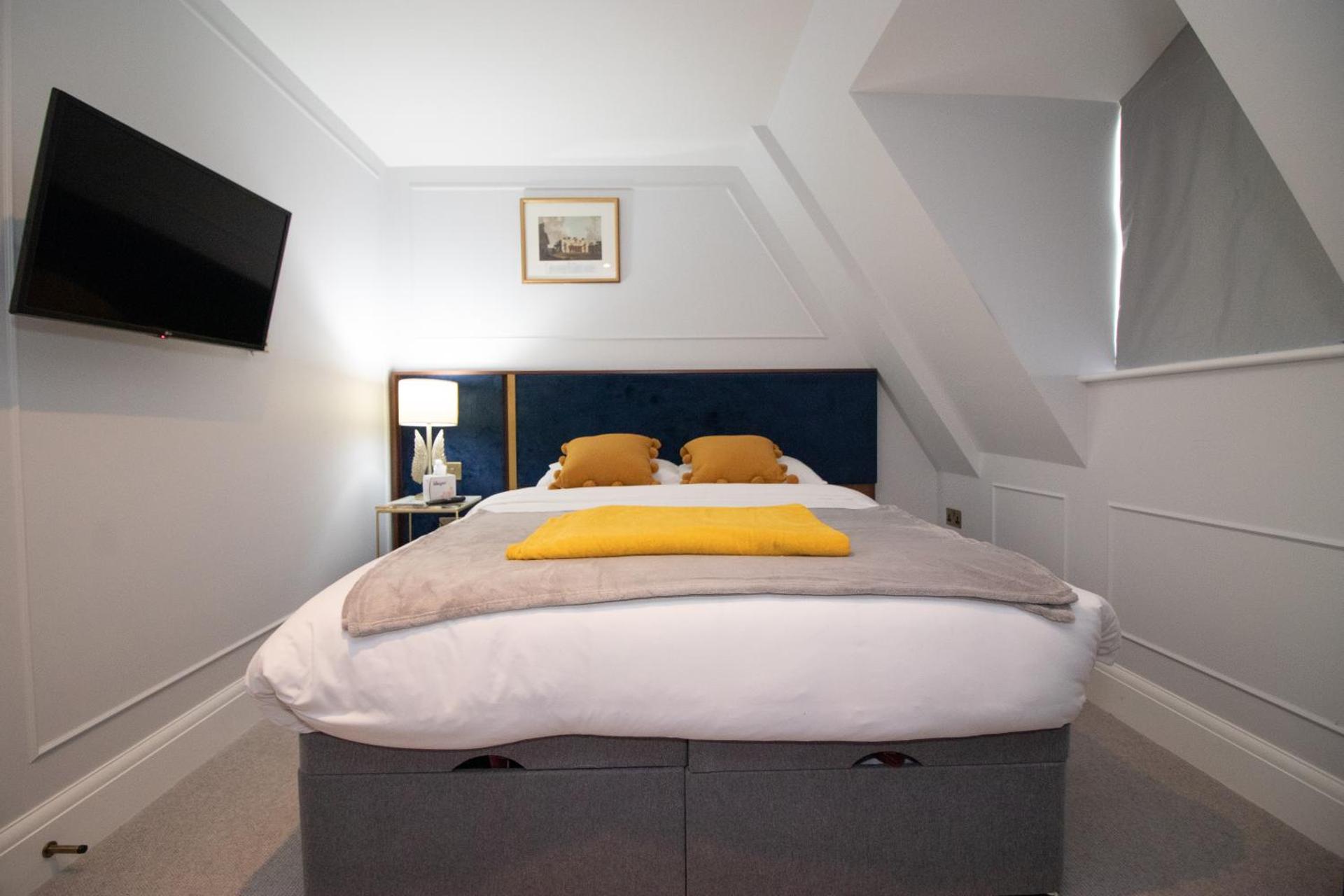 Deluxe Double Room (1 adult + 1 child)