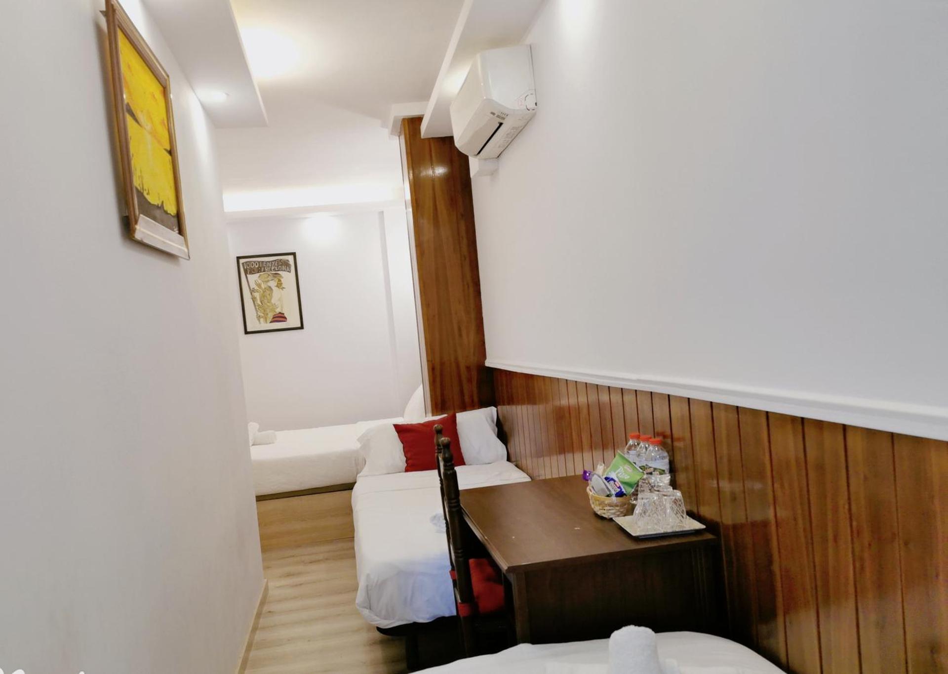 Barcelona CoronaHostal