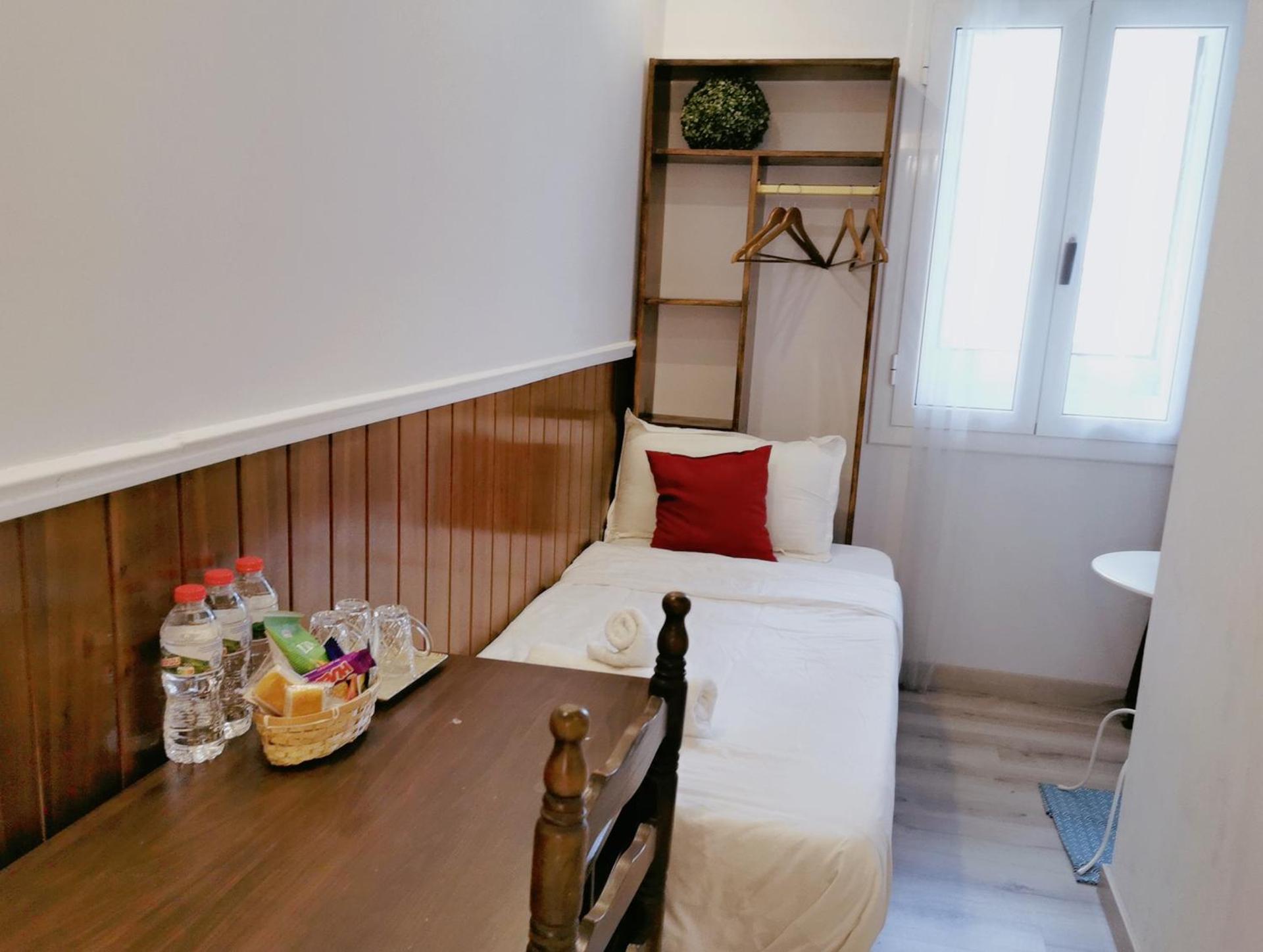 Barcelona CoronaHostal