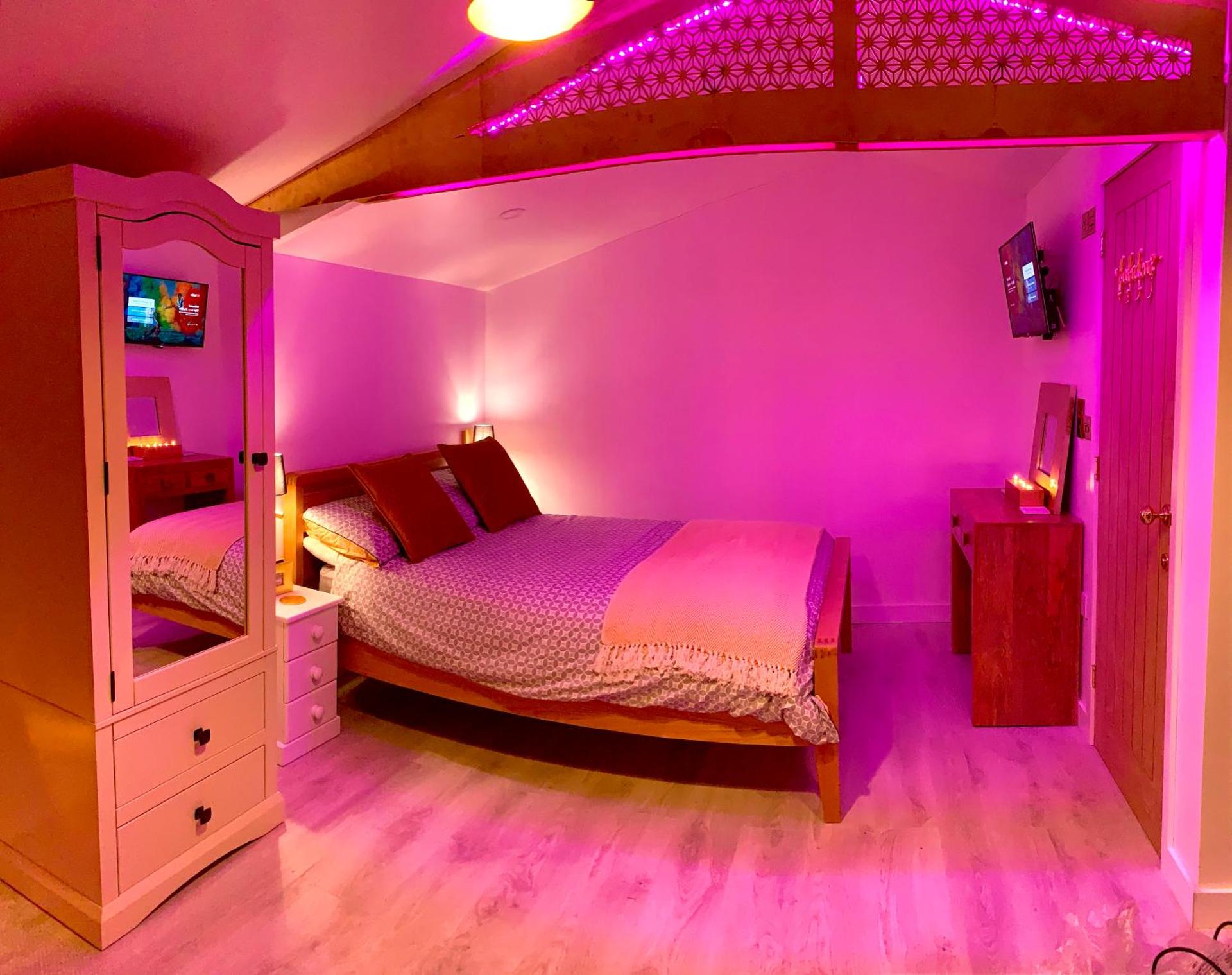 SHINE CHALET - UNIQUE & COMFORTABLE ACCOMMODATION