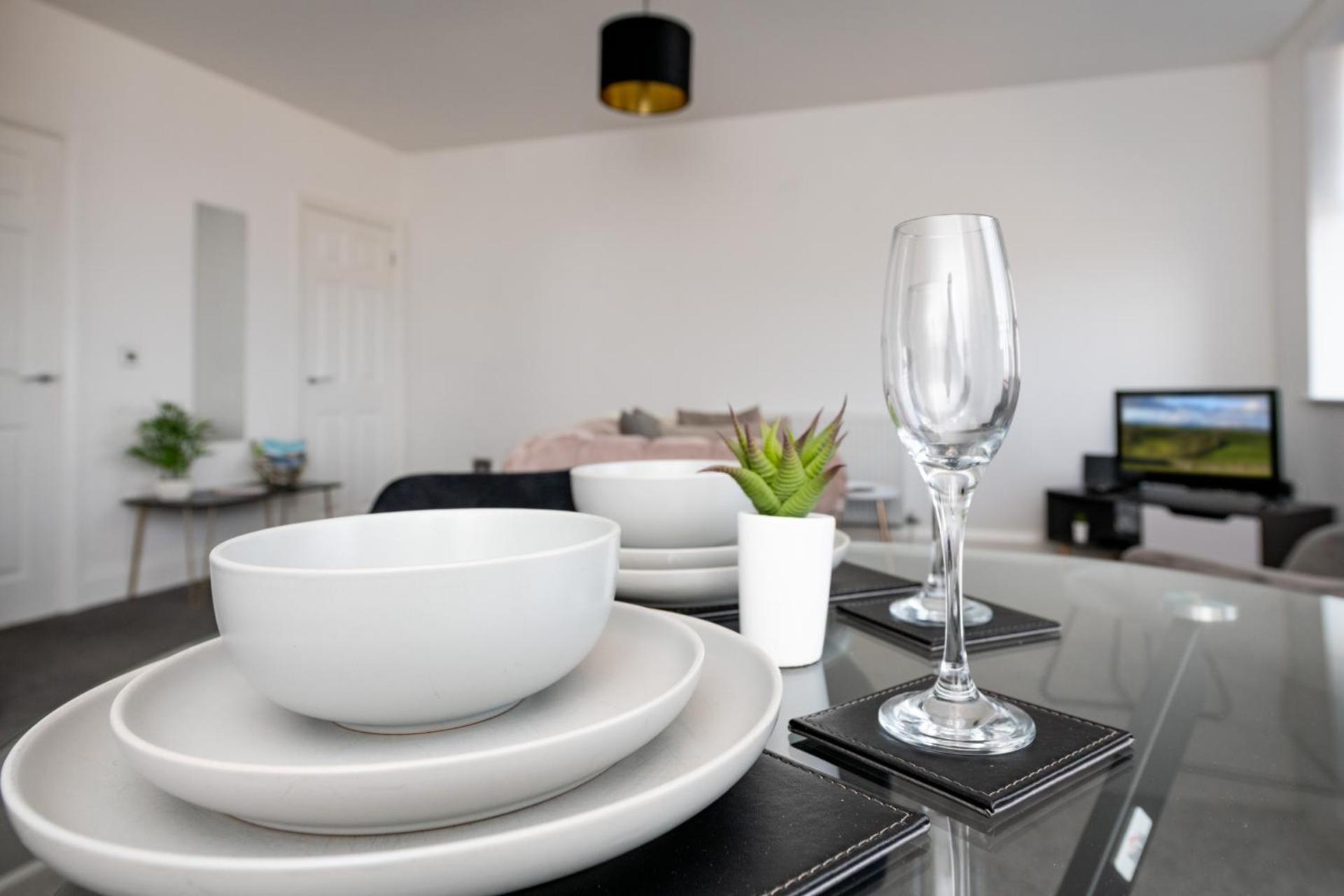 The Croston promenade balcony apartment- Morecambe central promenade, beach front and sea views