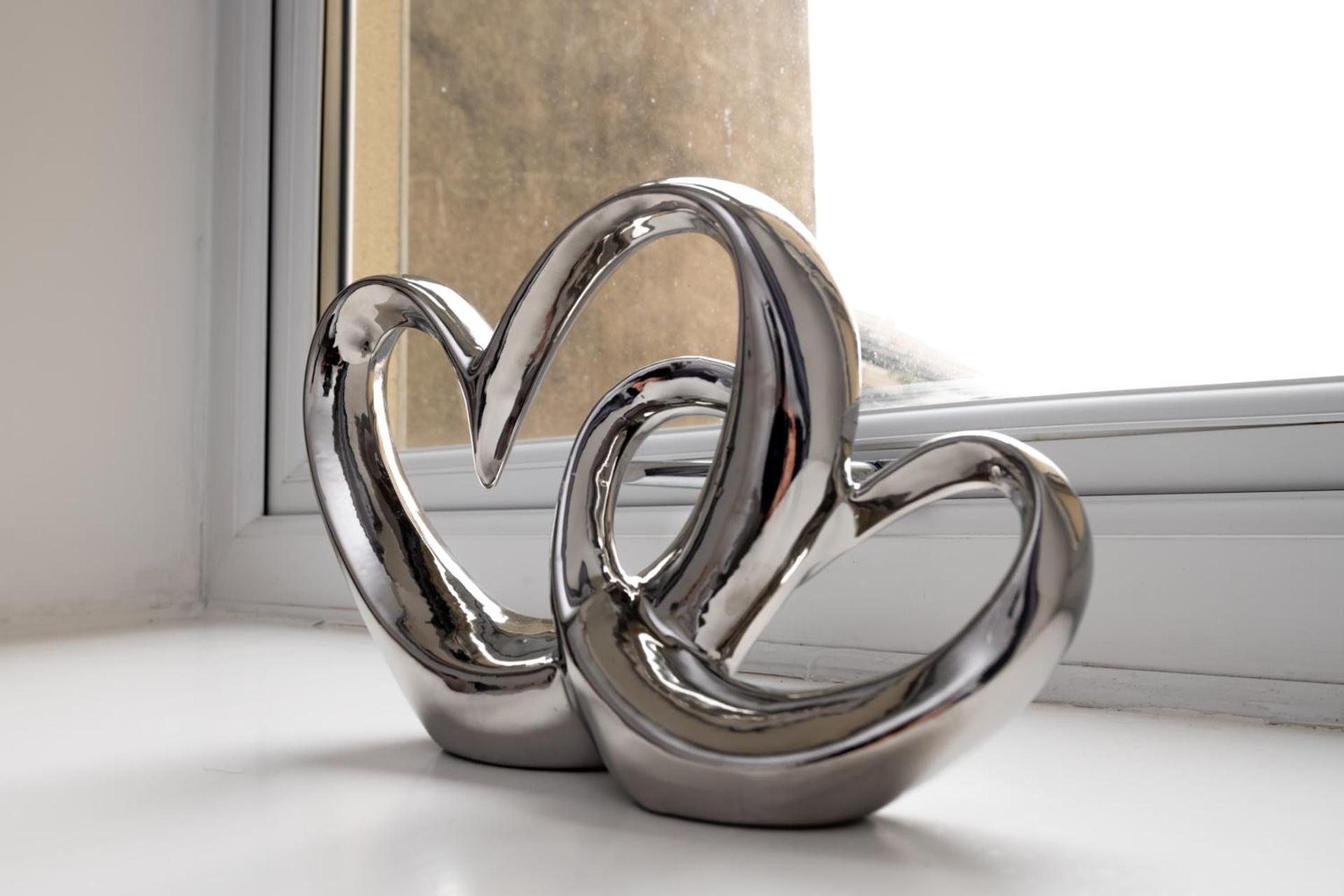 The Croston promenade balcony apartment- Morecambe central promenade, beach front and sea views