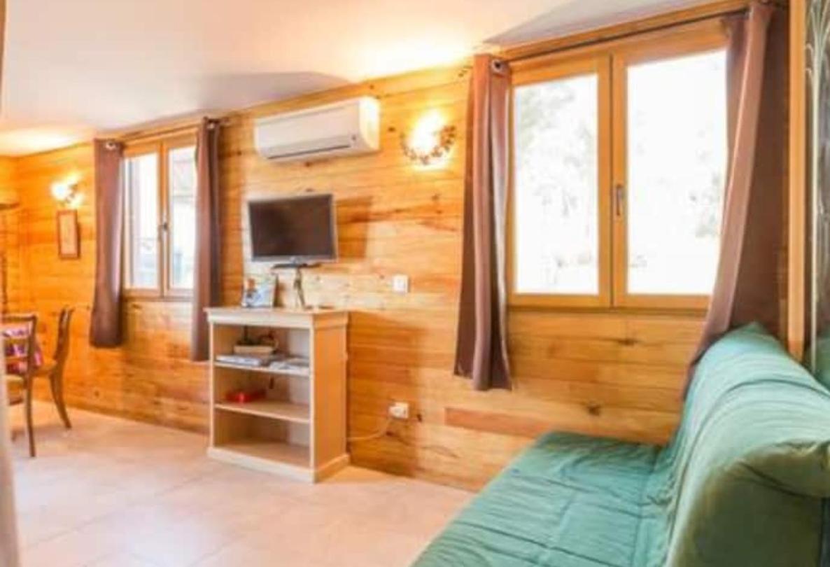 CHALET PISCINE COUVERTE/JARDIN/TERRASSE