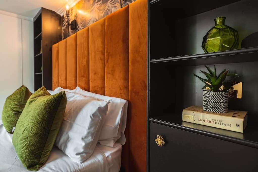 The West End Loft - 5* Retreat - Private Parking!