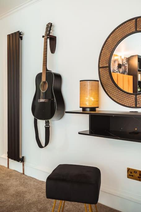 The West End Loft - 5* Retreat - Private Parking!