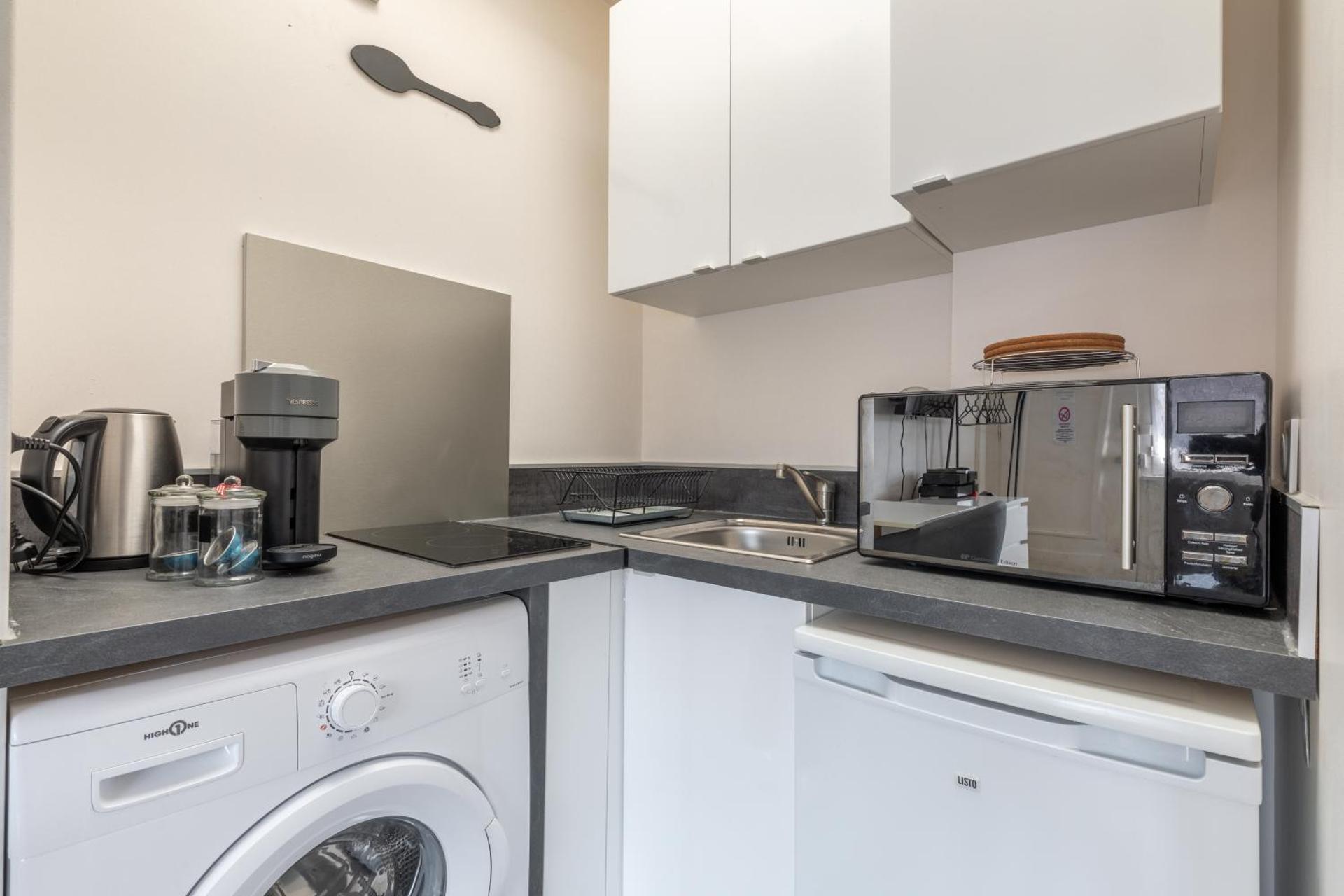 Kitchen or kitchenette