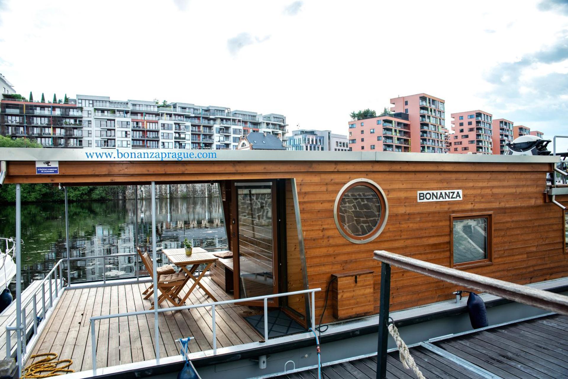 Houseboat Bonanza Prague