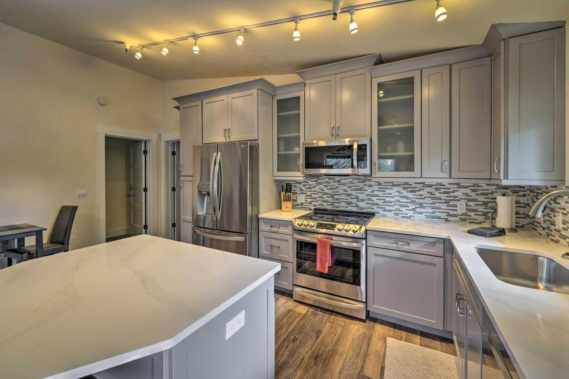 Modern Ketchum Condo Walk to Dtwn and Ski Lift