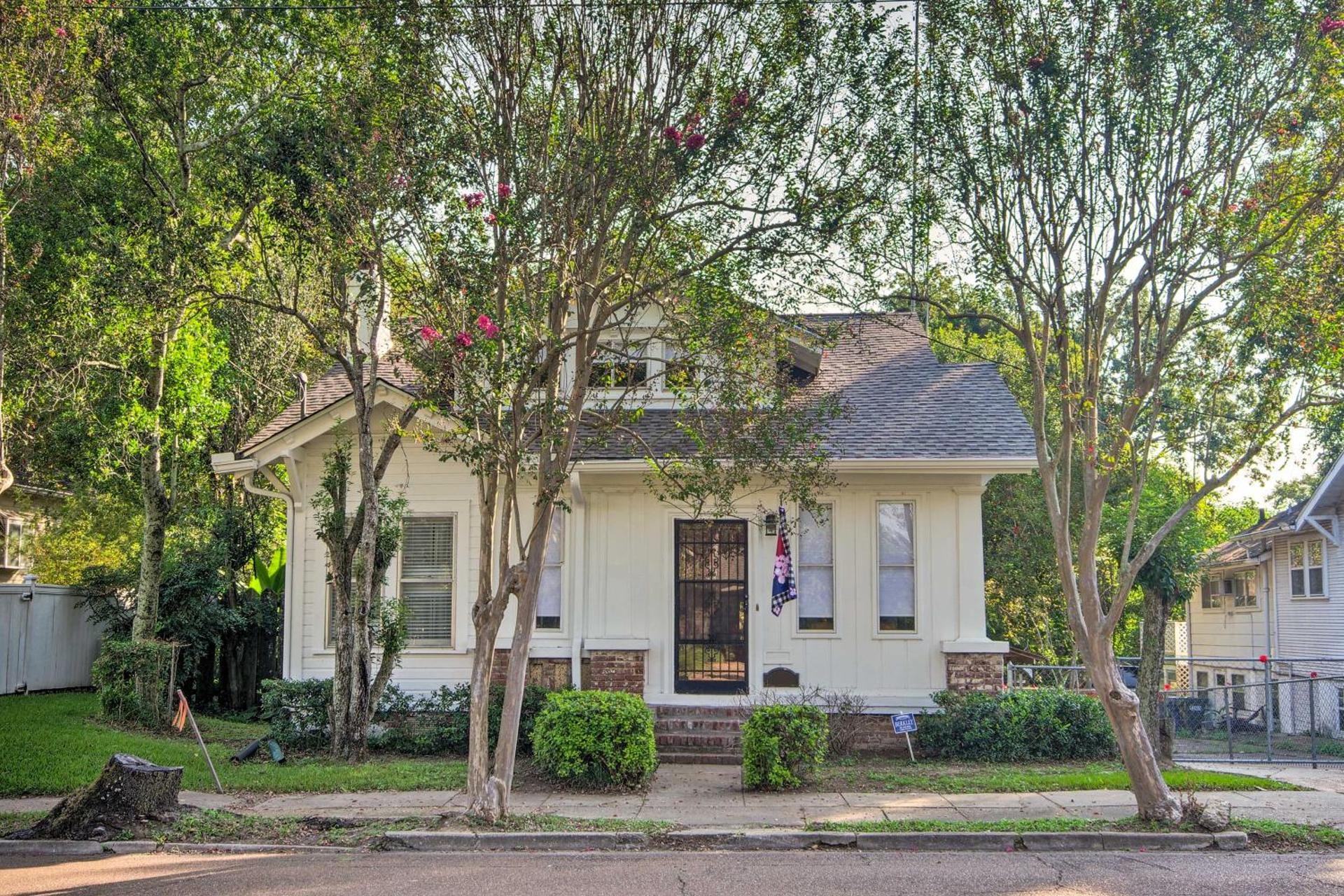 Pet-Friendly Natchez Home Walk to Downtown!