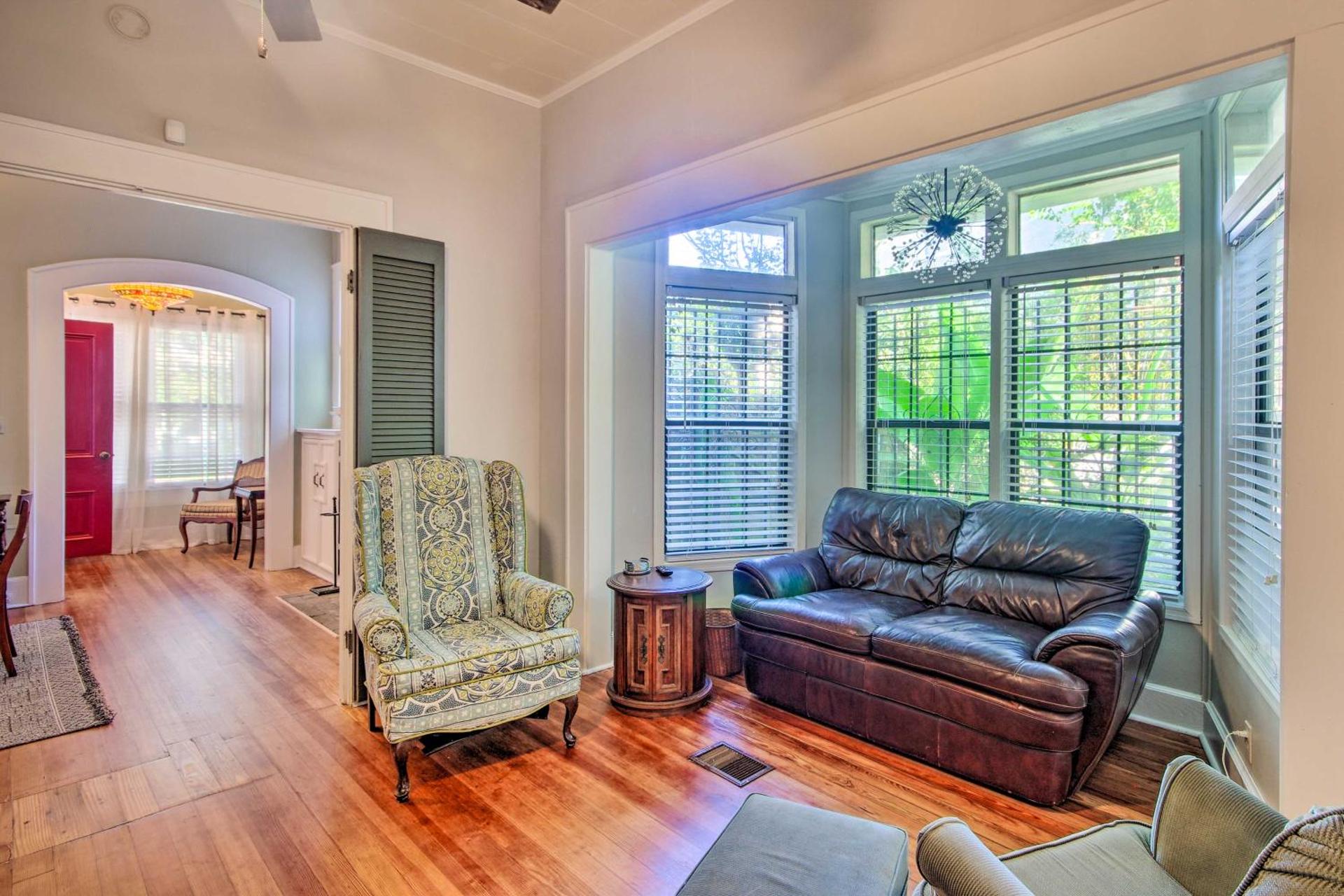 Pet-Friendly Natchez Home Walk to Downtown!
