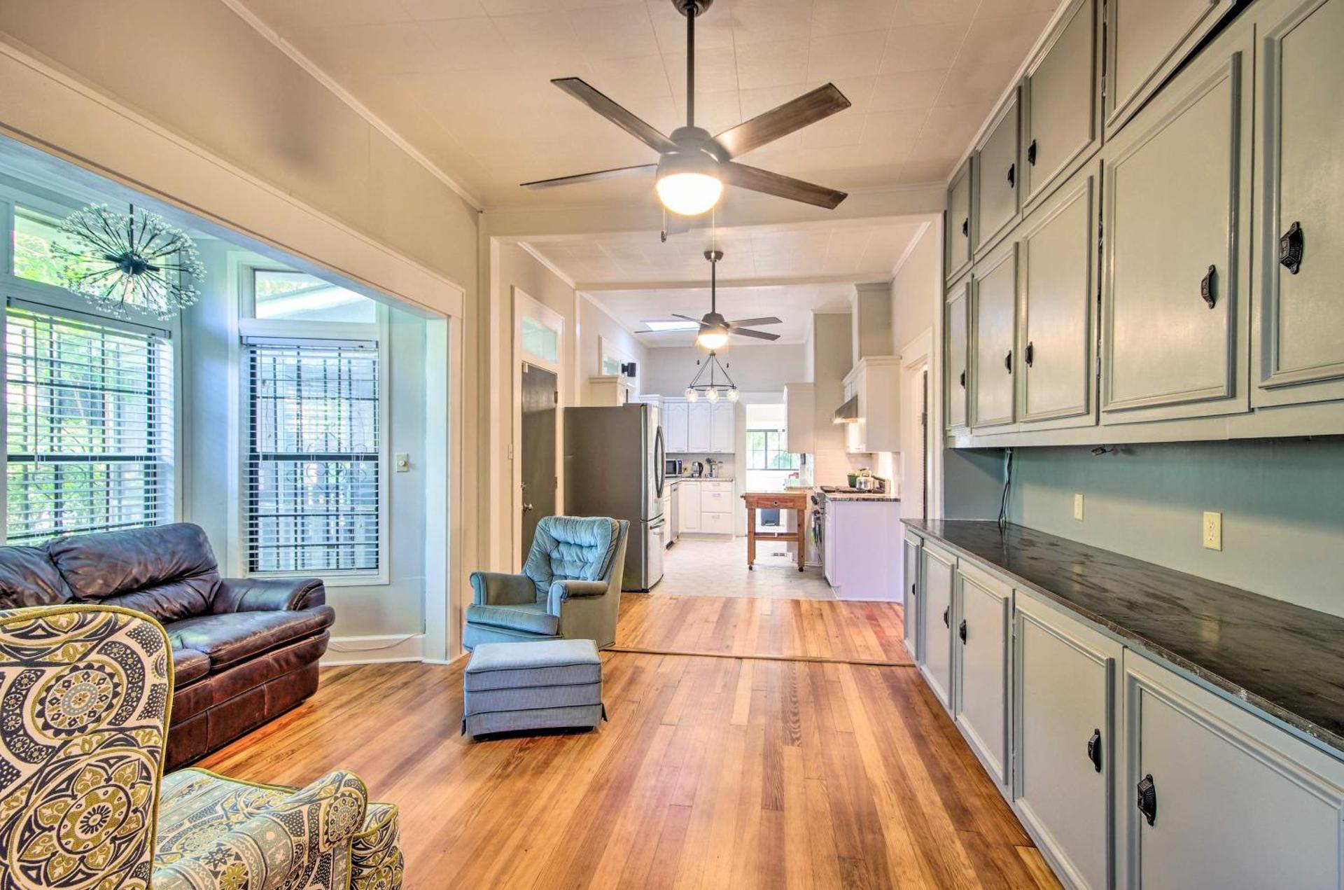 Pet-Friendly Natchez Home Walk to Downtown!