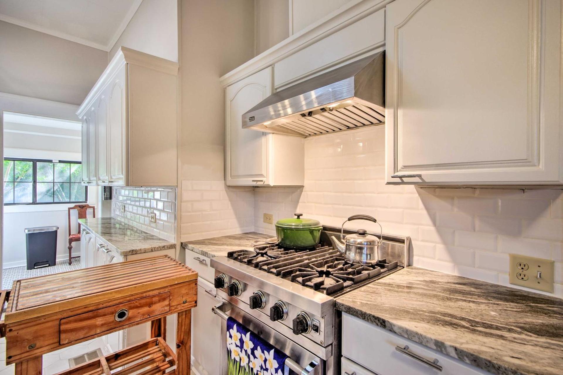 Pet-Friendly Natchez Home Walk to Downtown!