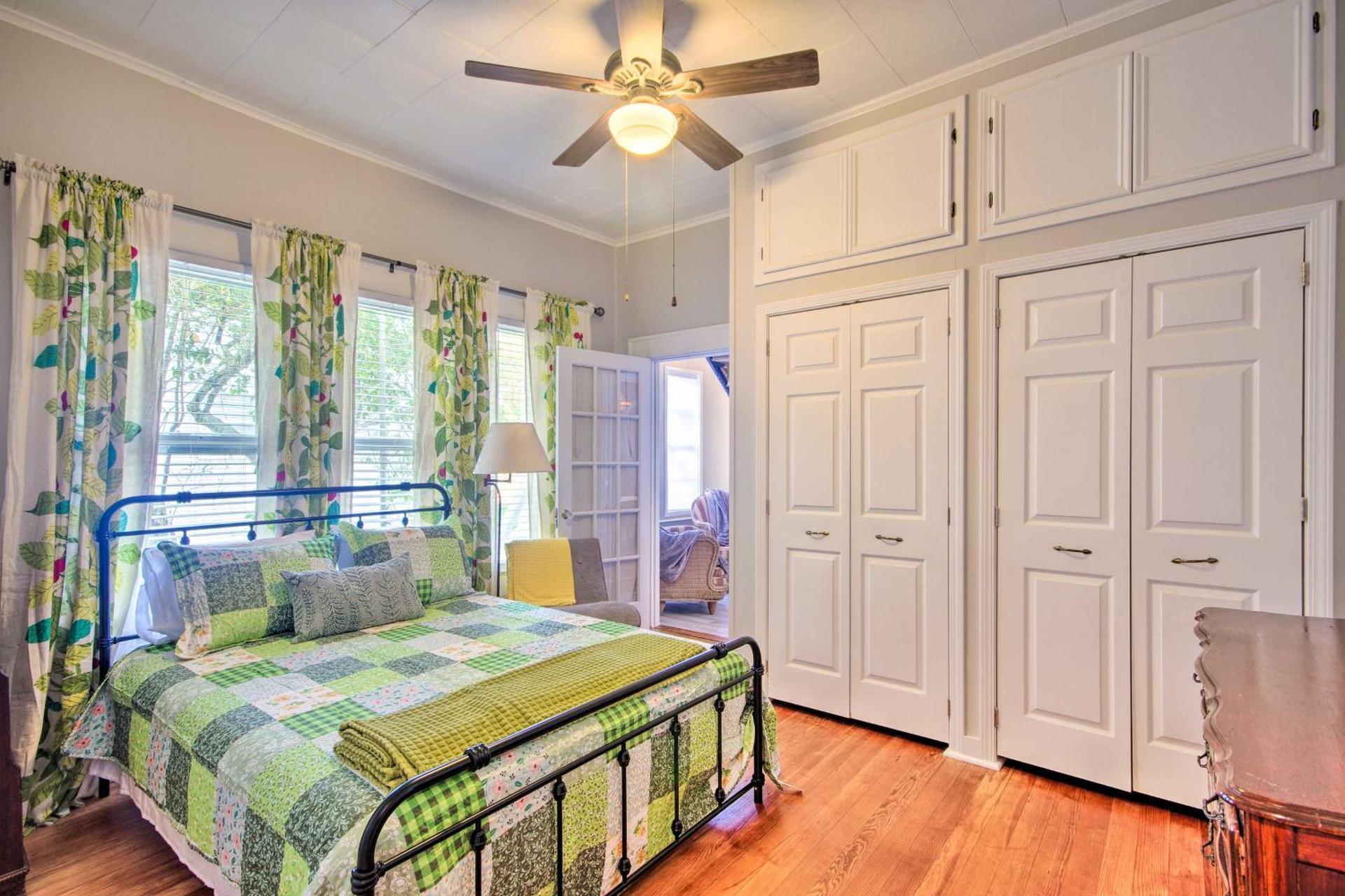 Pet-Friendly Natchez Home Walk to Downtown!