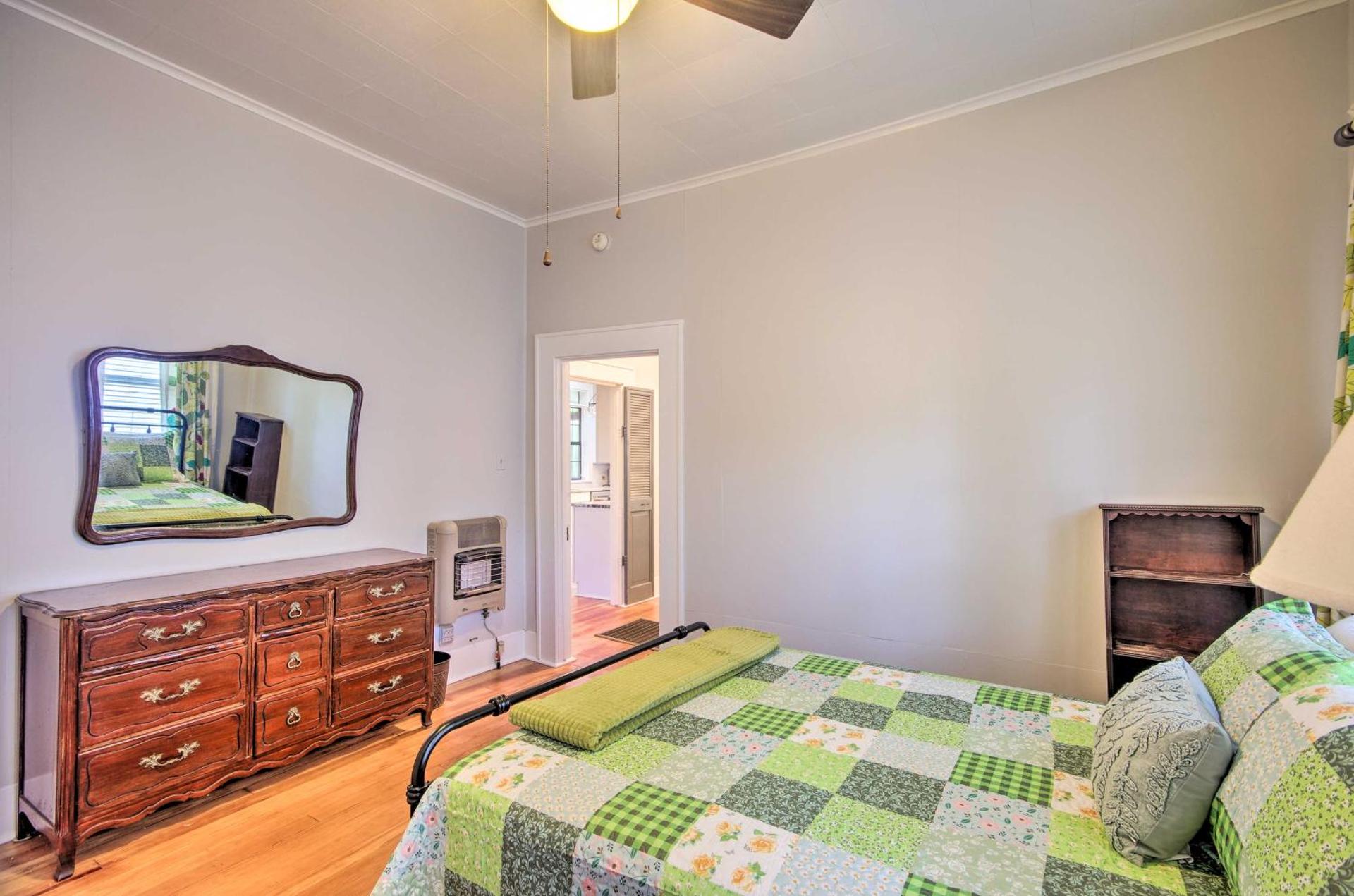 Pet-Friendly Natchez Home Walk to Downtown!