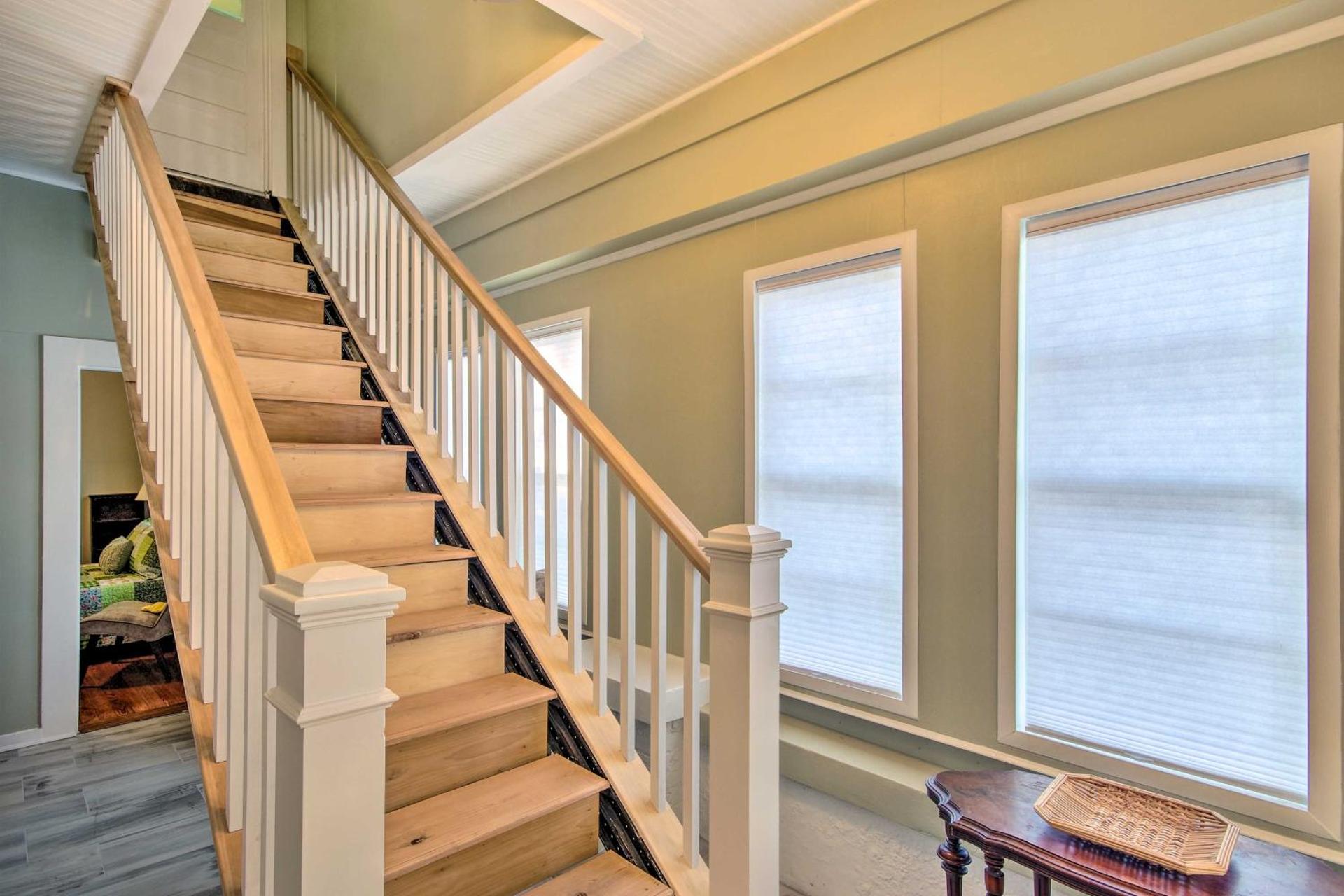 Pet-Friendly Natchez Home Walk to Downtown!