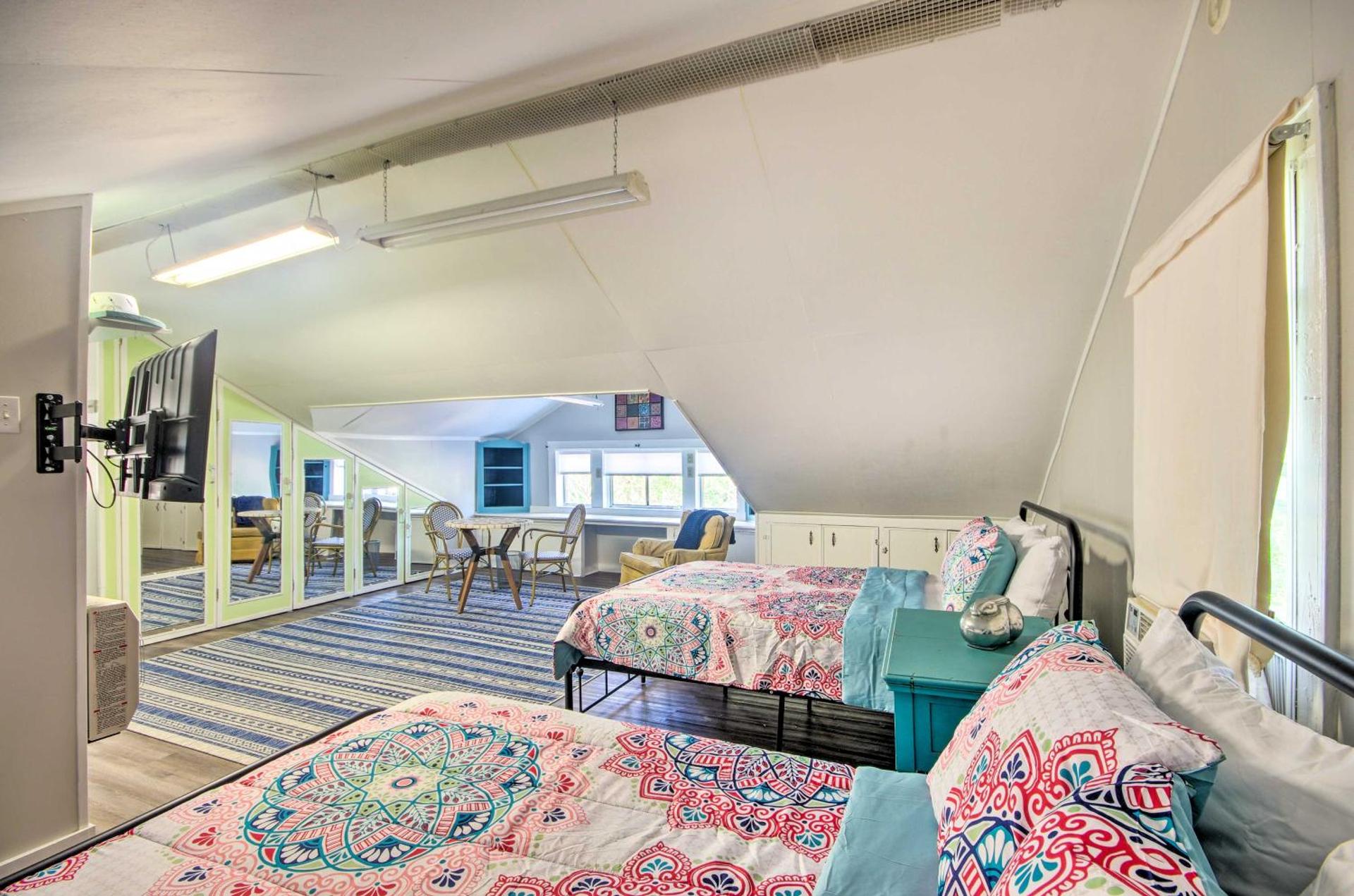 Pet-Friendly Natchez Home Walk to Downtown!