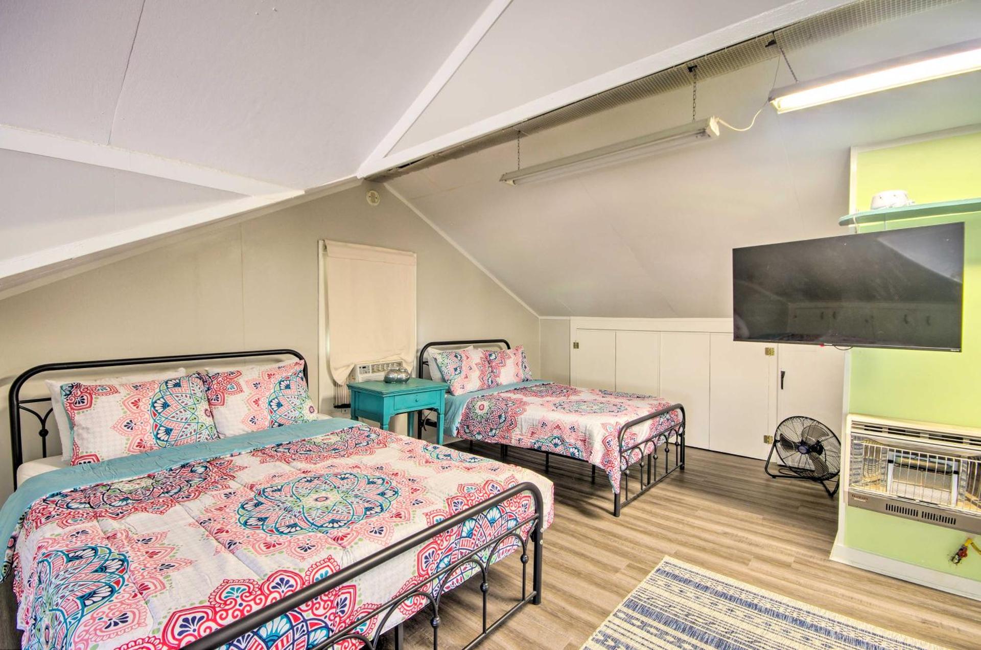 Pet-Friendly Natchez Home Walk to Downtown!