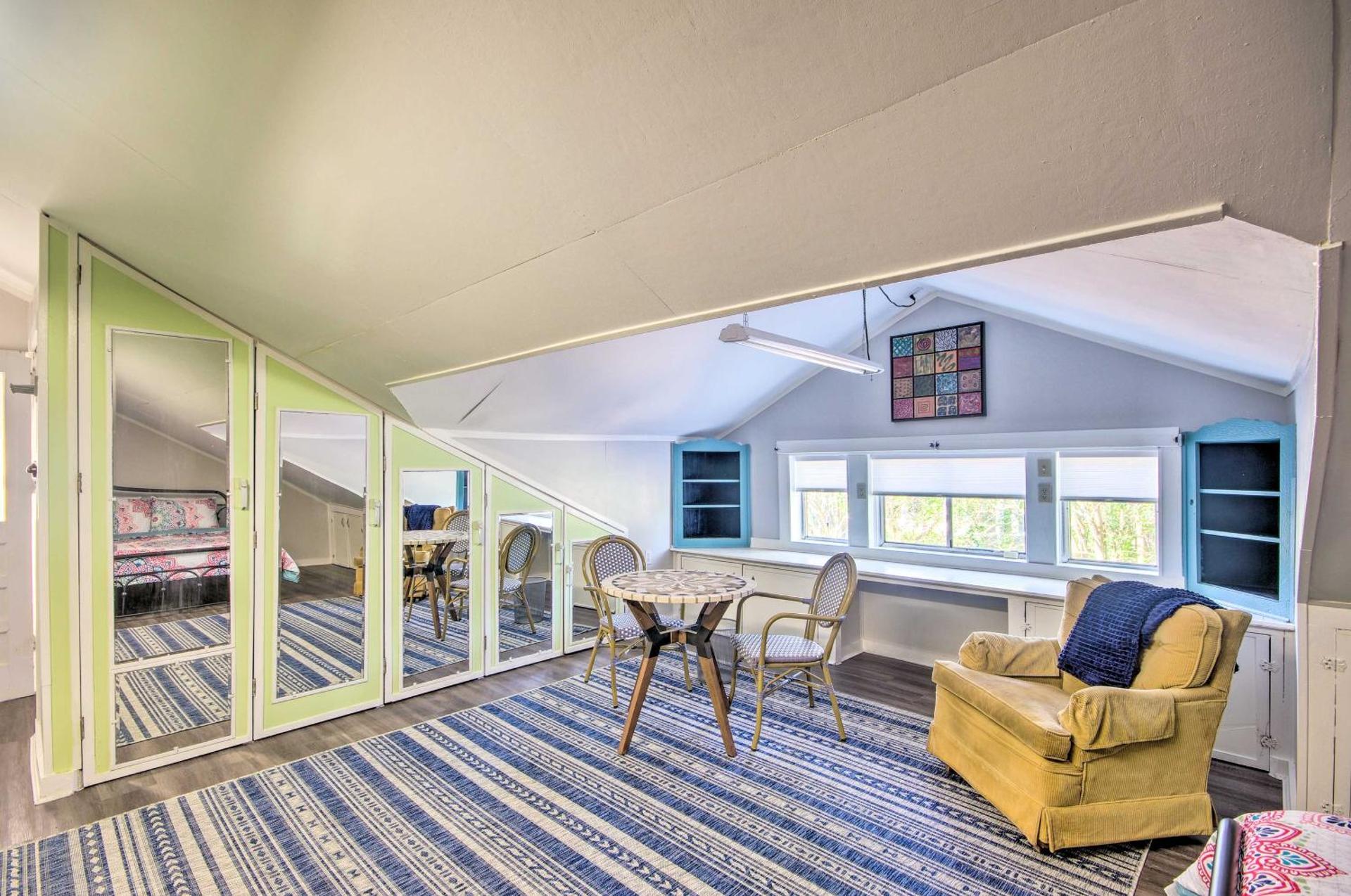 Pet-Friendly Natchez Home Walk to Downtown!