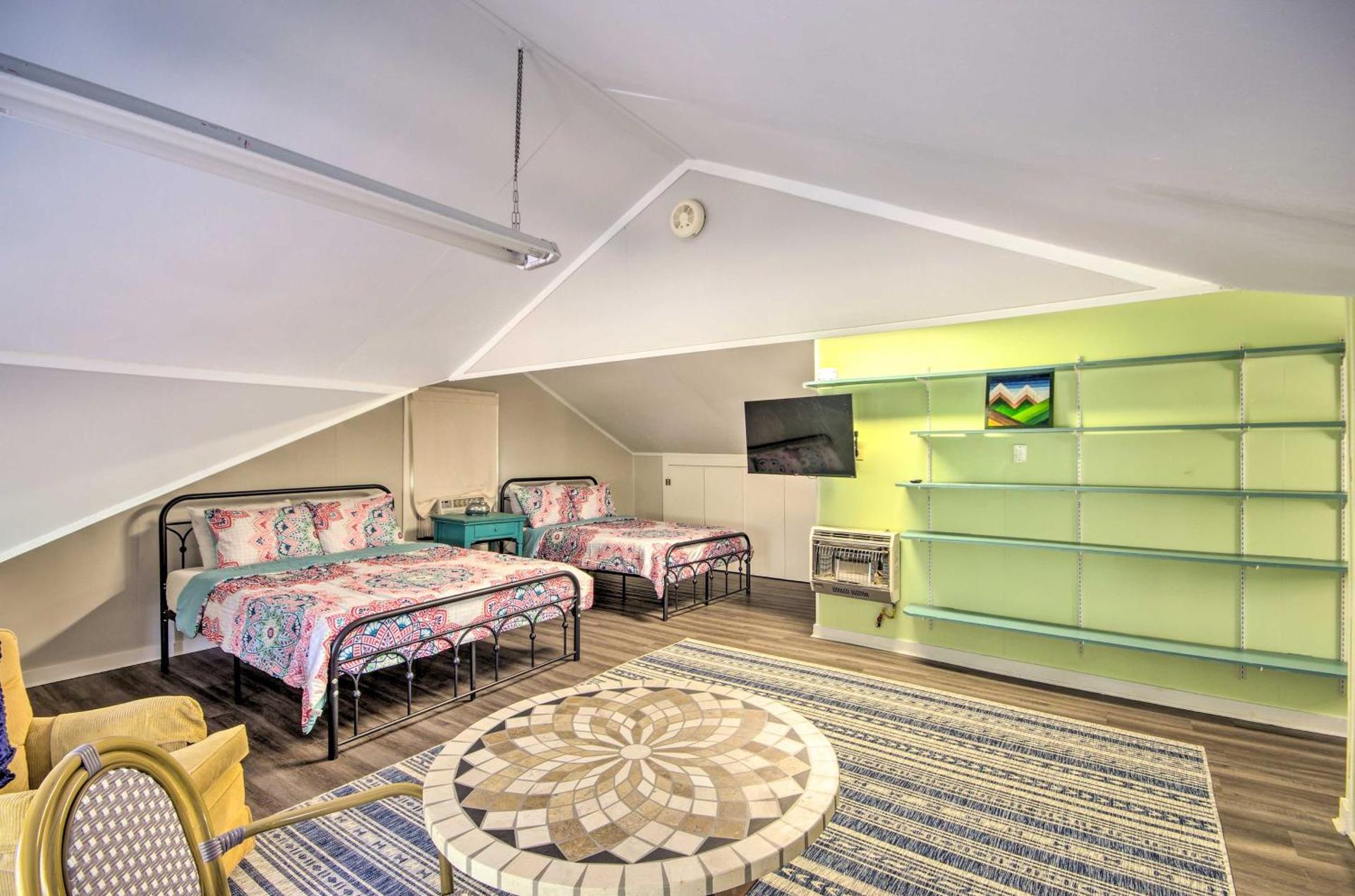 Pet-Friendly Natchez Home Walk to Downtown!