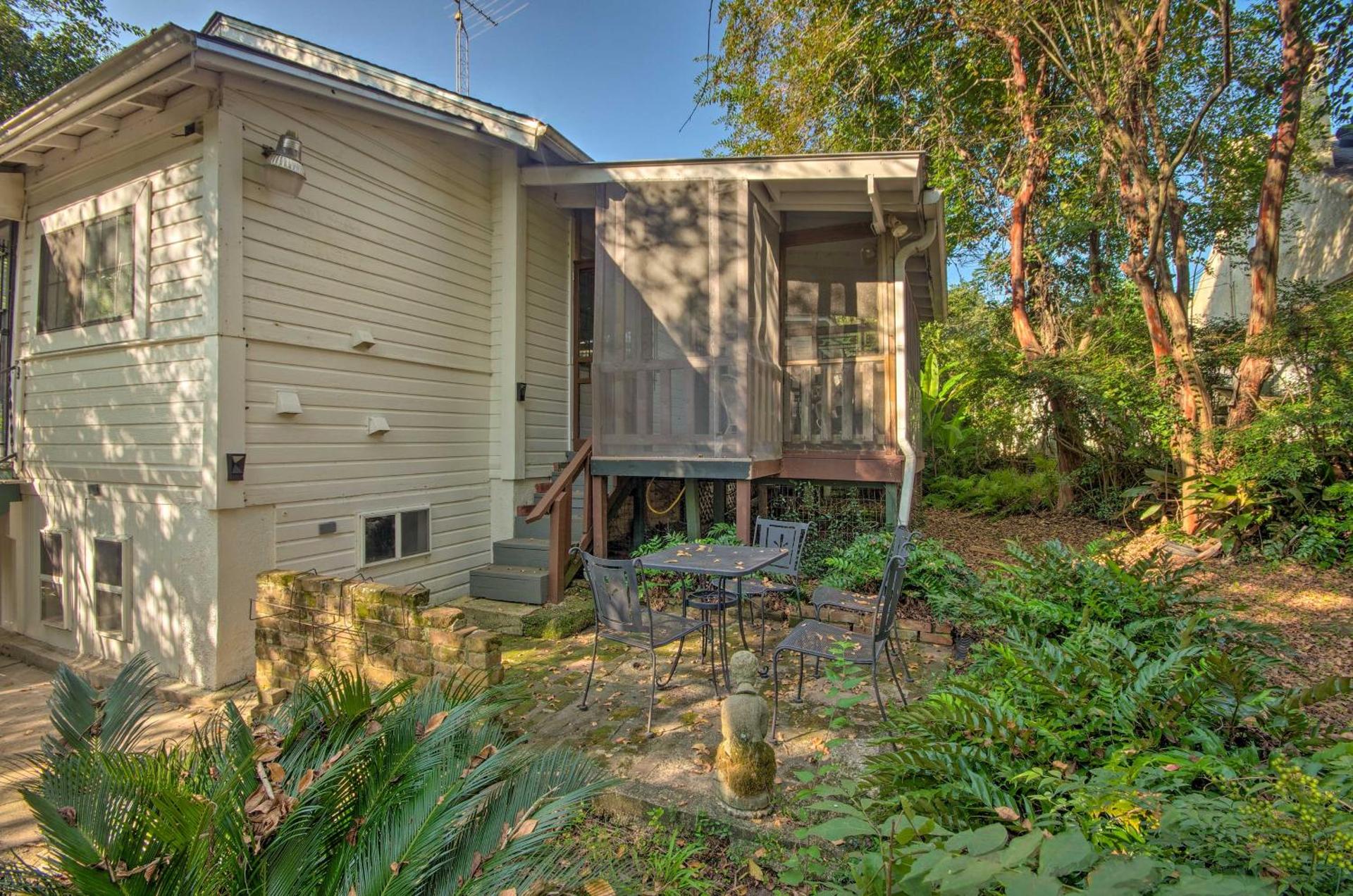 Pet-Friendly Natchez Home Walk to Downtown!