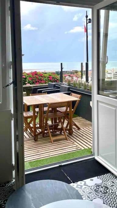 Appartement FACE MER accès direct plage