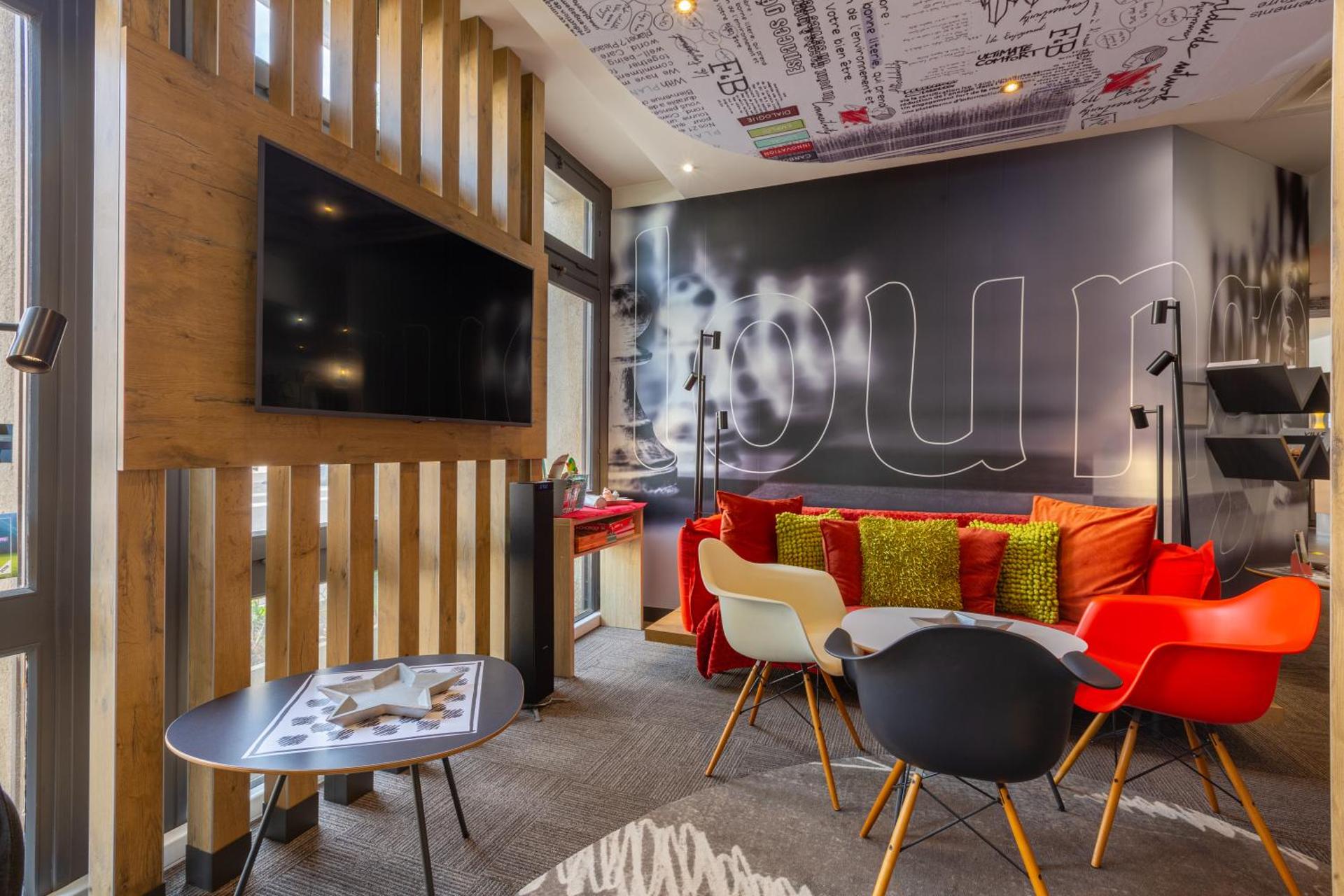 Communal lounge/ TV room