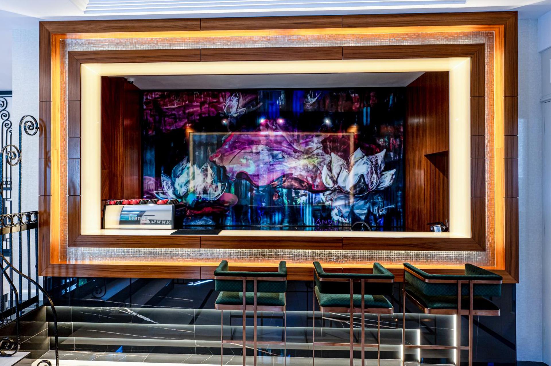 Communal lounge/ TV room